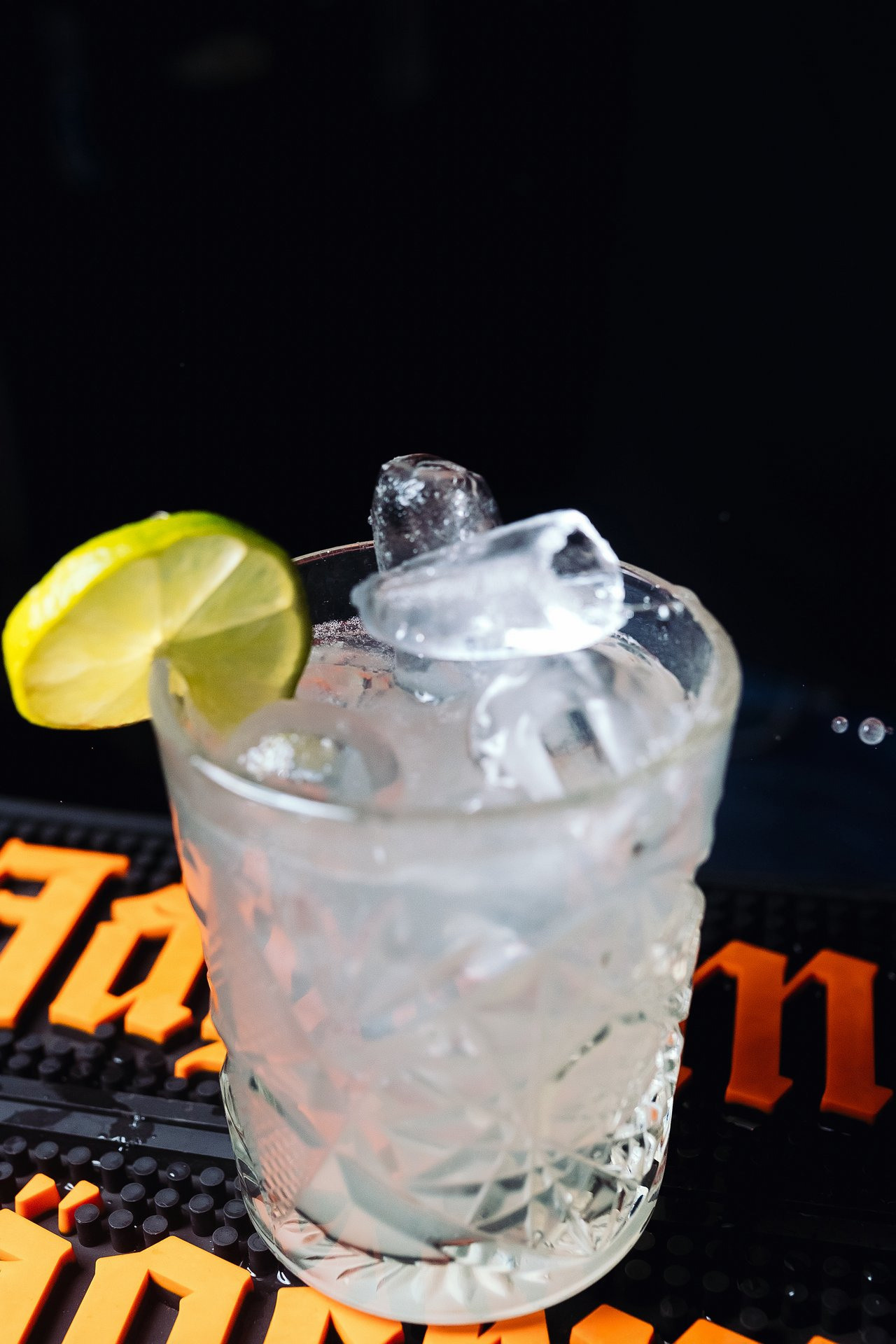 Субботний вечер в Opera Music Hall. One Media Life: фоторепортажи, фотоотчеты с мероприятий и заведений