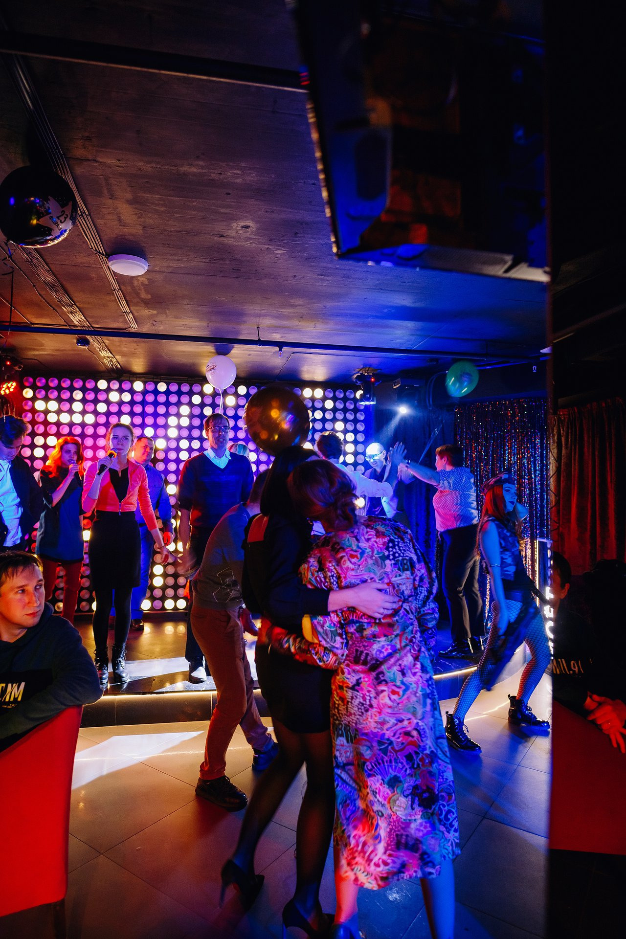 Фото репортаж из караоке клуба Эйфория. One Media Life: фоторепортажи, фотоотчеты с мероприятий и заведений