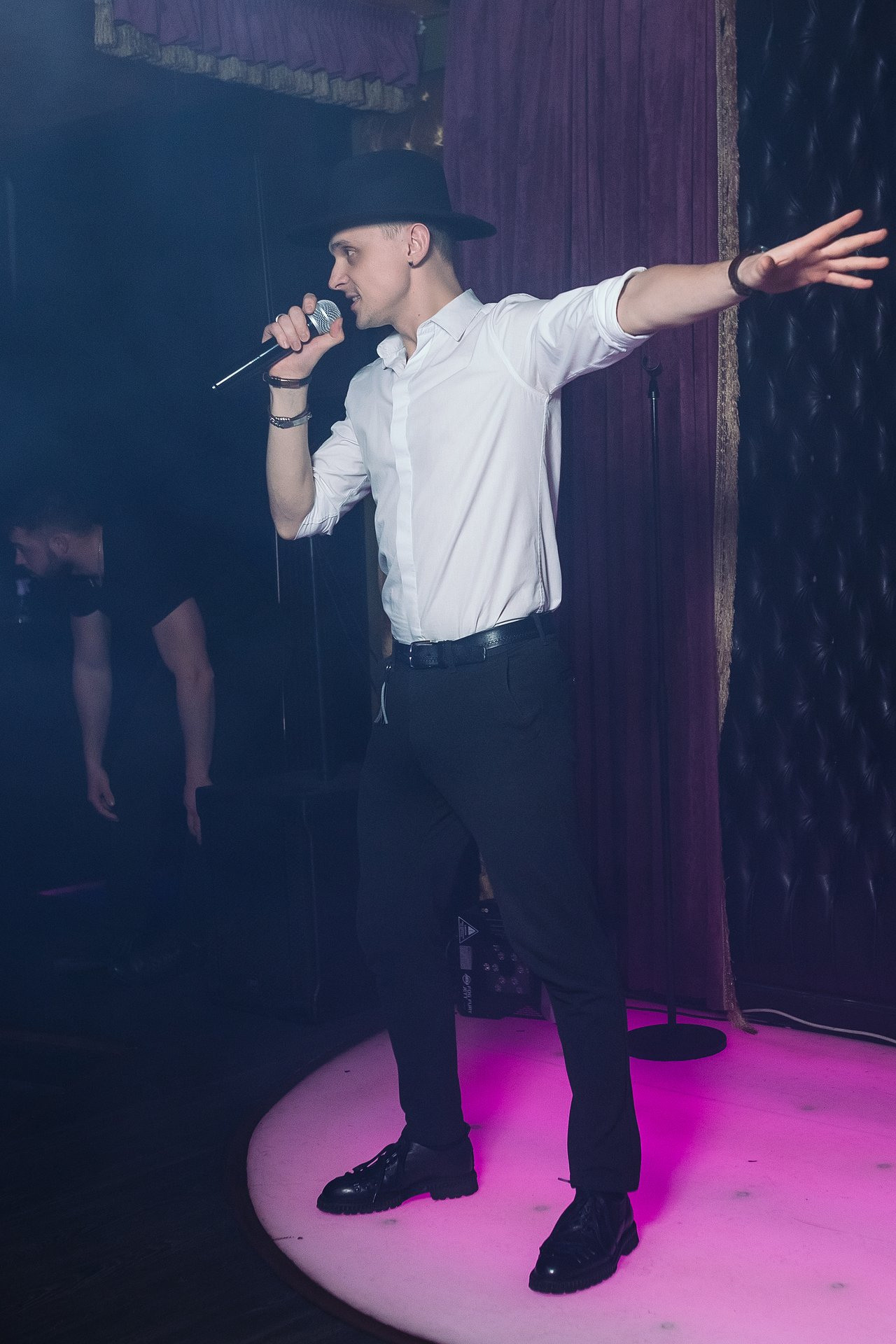 Субботний вечер в Opera Music Hall. One Media Life: фоторепортажи, фотоотчеты с мероприятий и заведений