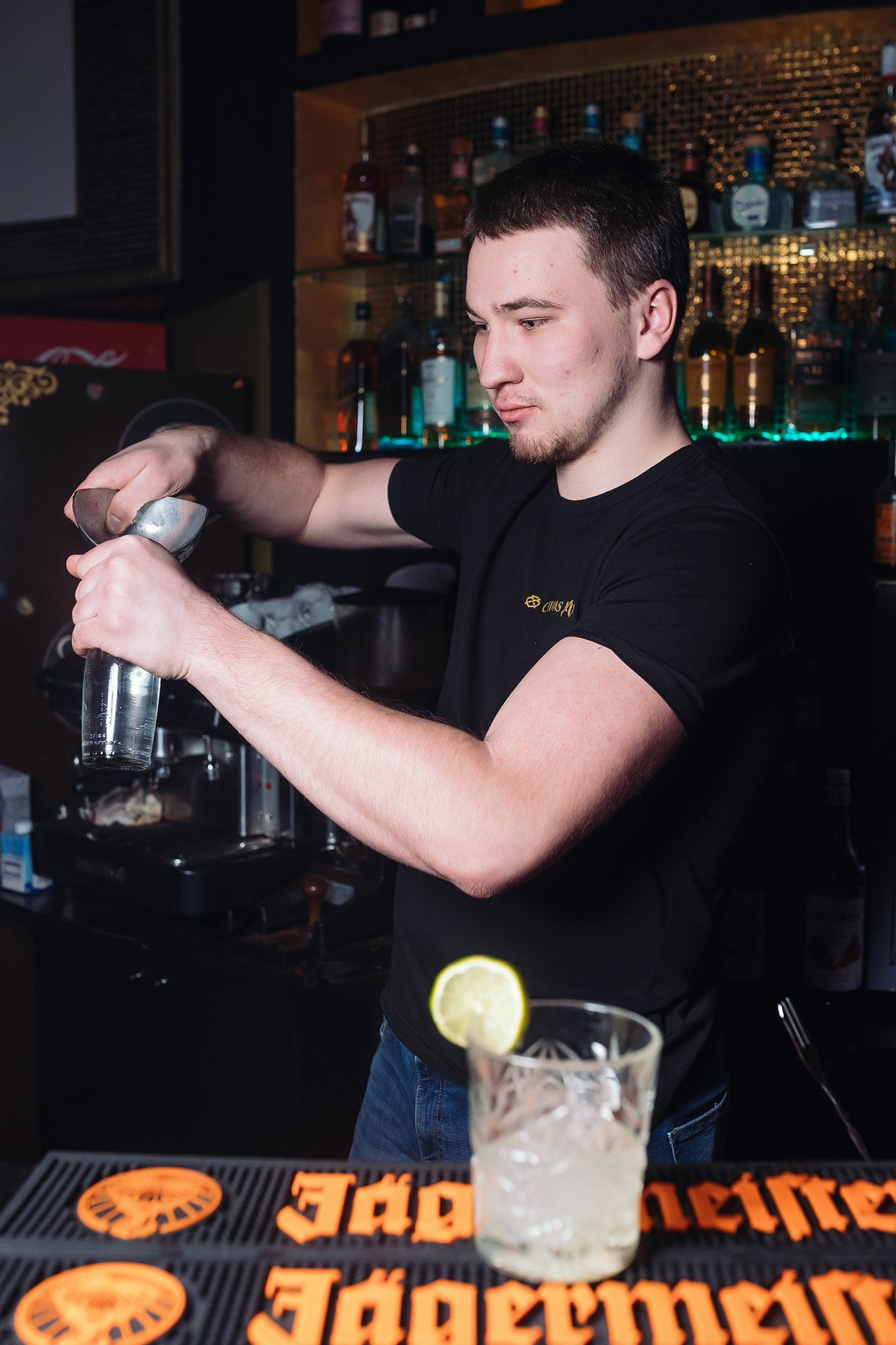 Субботний вечер в Opera Music Hall. One Media Life: фоторепортажи, фотоотчеты с мероприятий и заведений