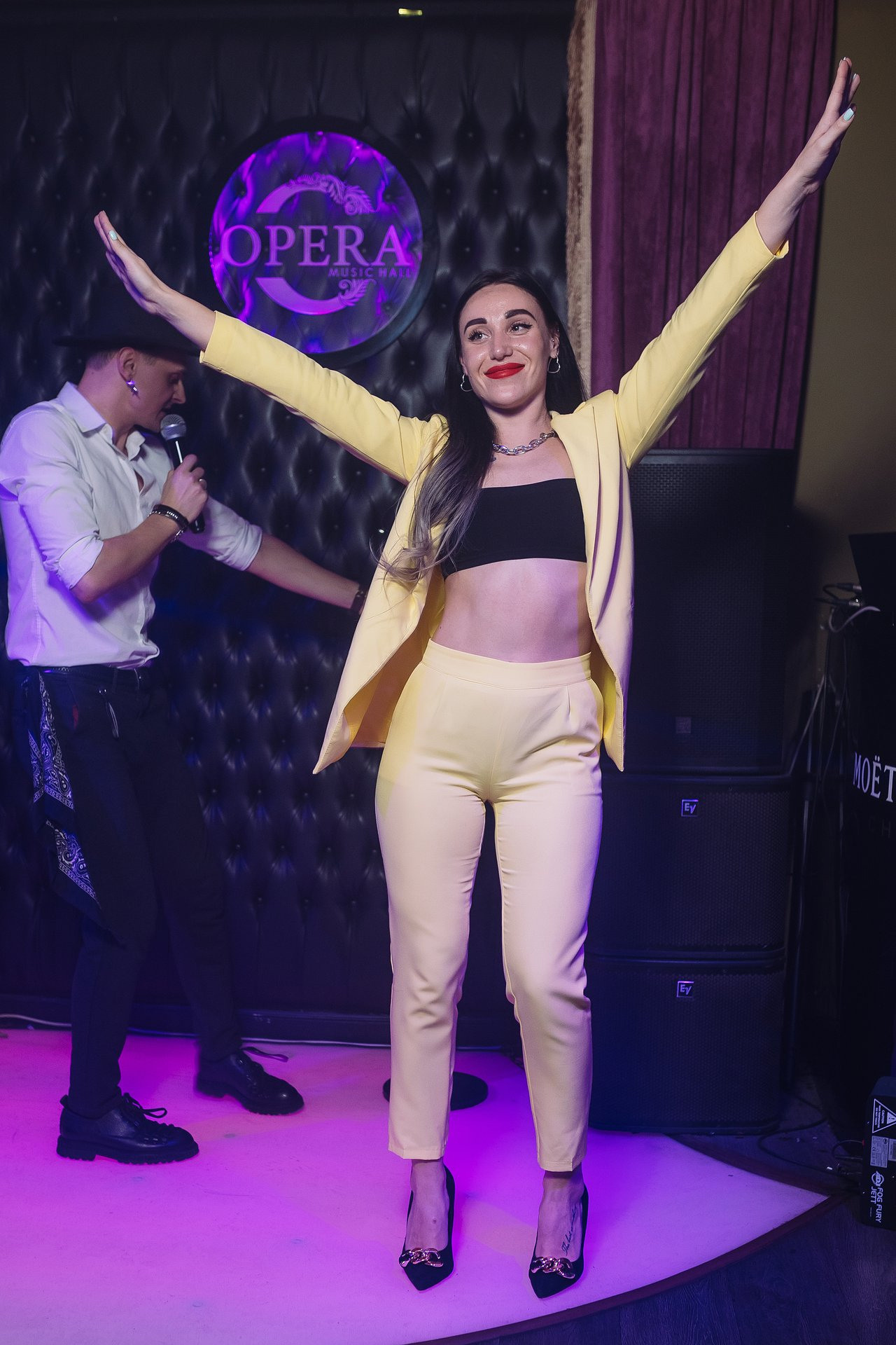 Субботний вечер в Opera Music Hall. One Media Life: фоторепортажи, фотоотчеты с мероприятий и заведений