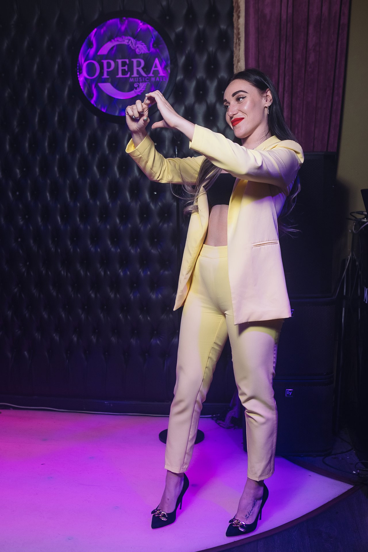 Субботний вечер в Opera Music Hall. One Media Life: фоторепортажи, фотоотчеты с мероприятий и заведений