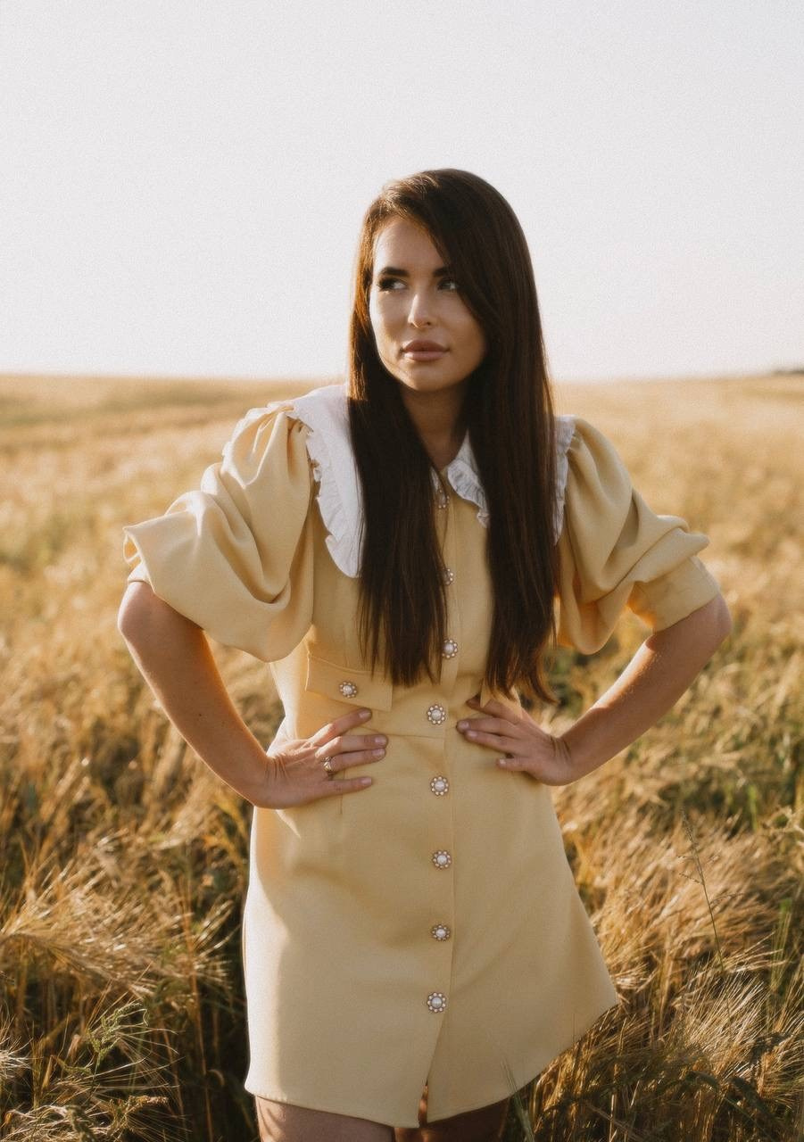 Оля в поле. Семейный фотограф в Москве Алёна Чача