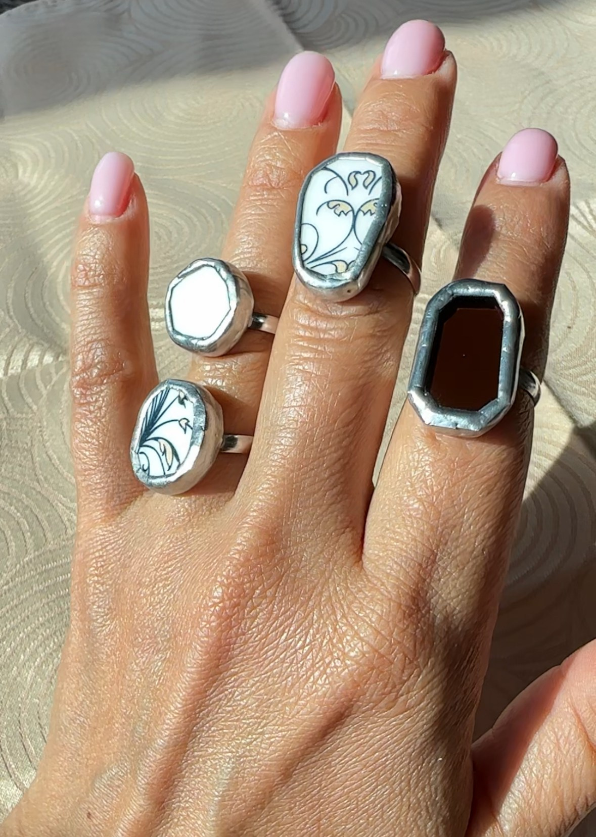 Украшения в ассортименте (серьги, кольца, браслет). Гербарий в стекле, интерьерные панно, витражи с сухоцветами в технике тиффани