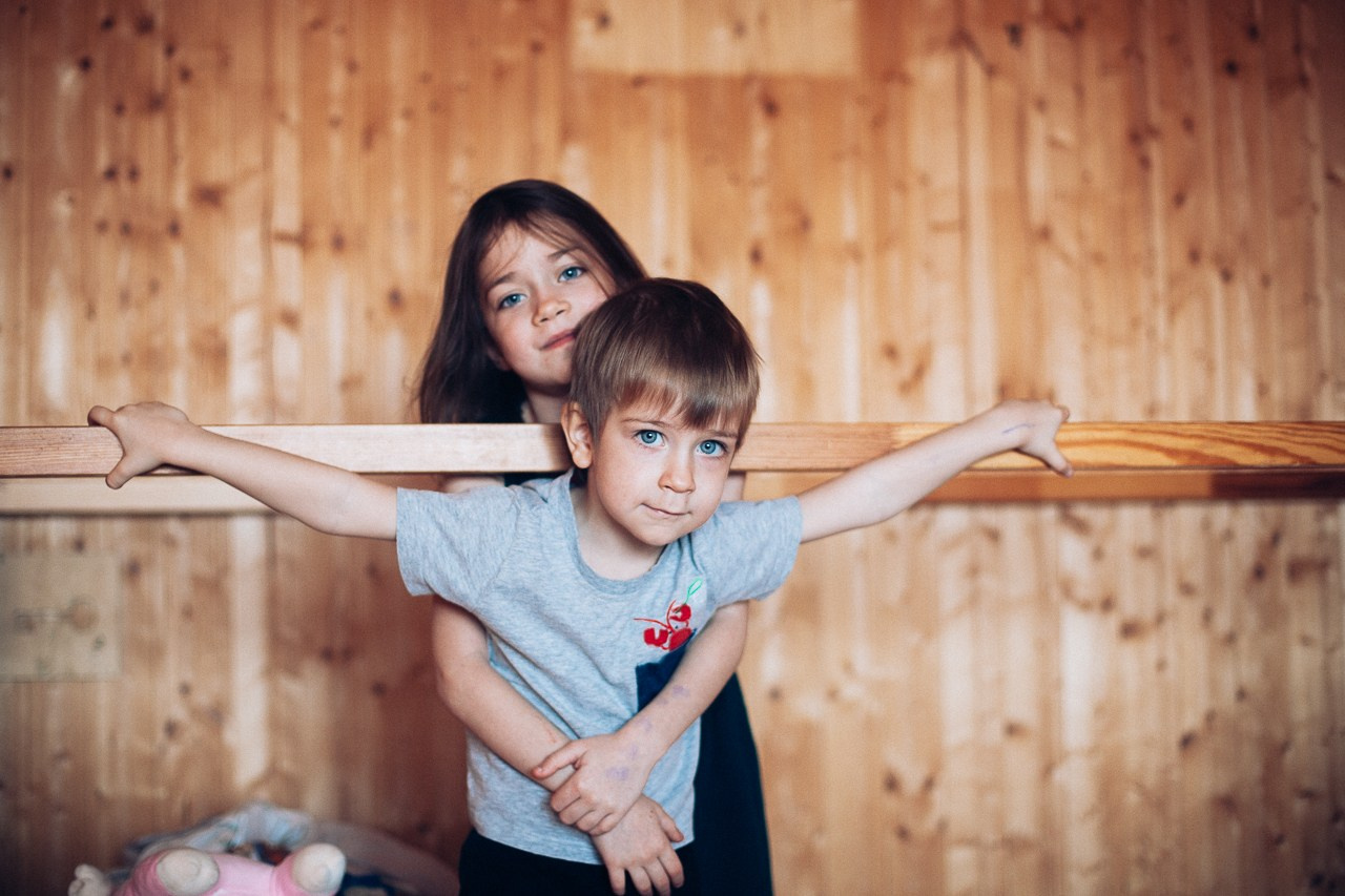 Брат и сестра. Фотограф Денис Денисов