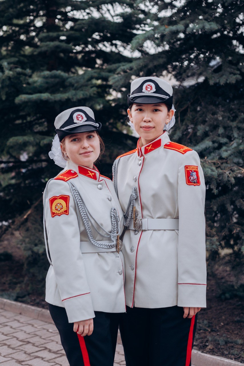 Выпускной альбом для школьного класса — фотосъёмка, дизайн и печать в Москве. MILATE — выпускные альбомы, фотосессии и видео в Москве