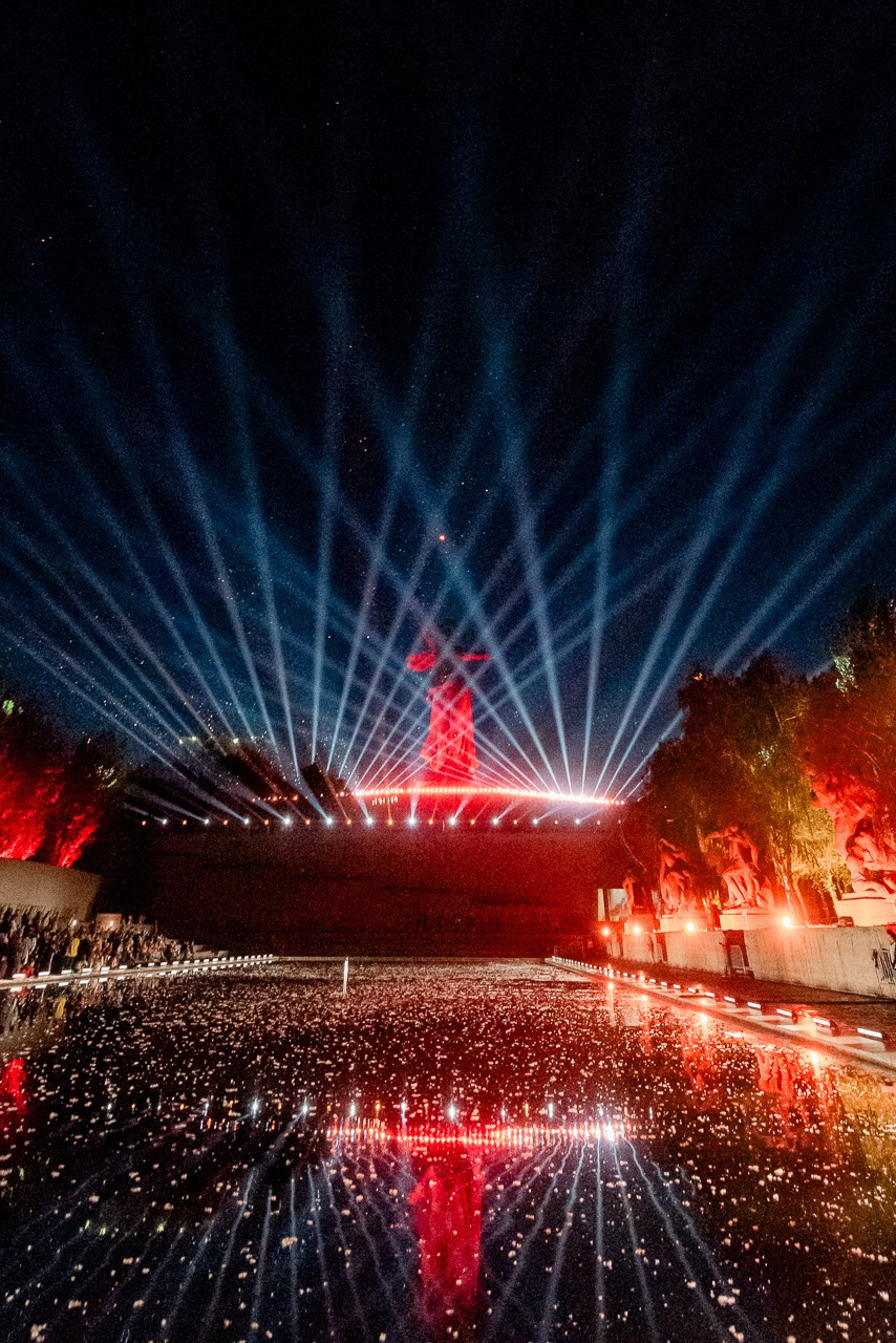 Свет Великой Победы. Волгоград, Мамаев Курган, 2025 г. 7 мая, в честь праздника 9 мая. Фотограф в Волгограде и Волжском Александр Горбань