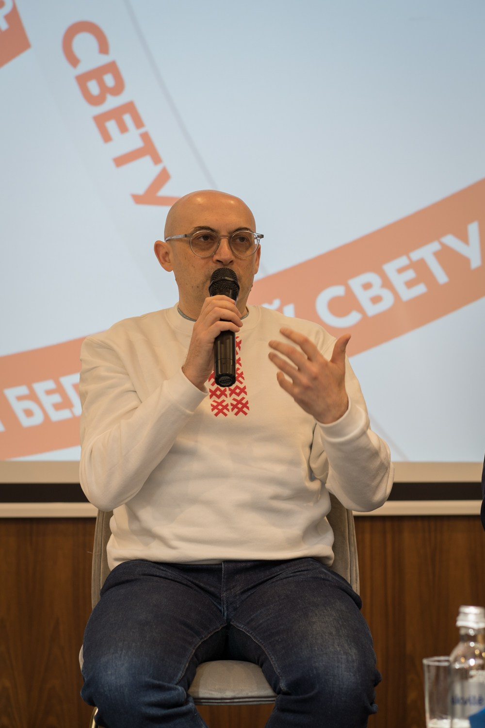 Канферэнцыя беларусаў свету II. Photographer in Vilnius