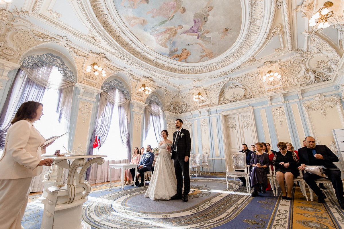 Свадебная фотосессия на улице. Свадебный фотограф в Санкт-Петербурге Антон Владимиров