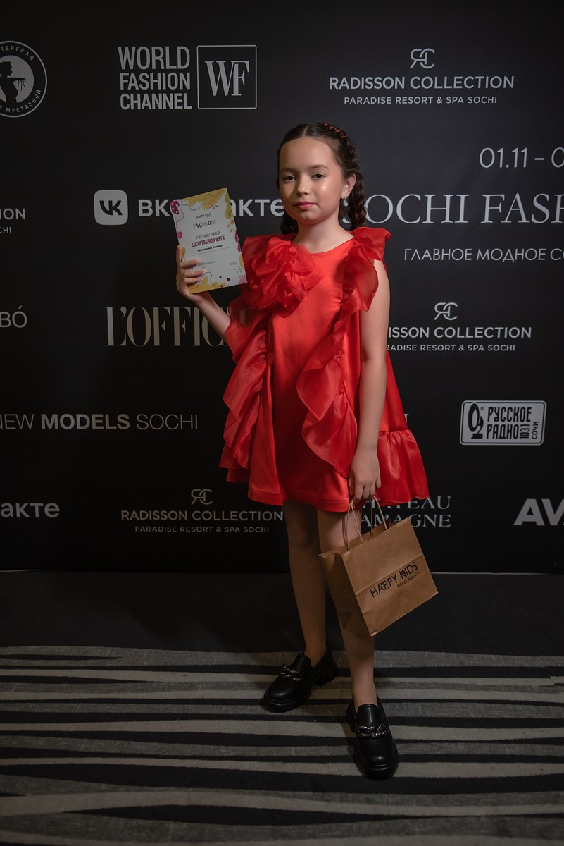 SochiFashionWeek2024 дизайнер Анохина Светлана. Семейный и коммерческий фотограф в Сочи Александр Бодунов