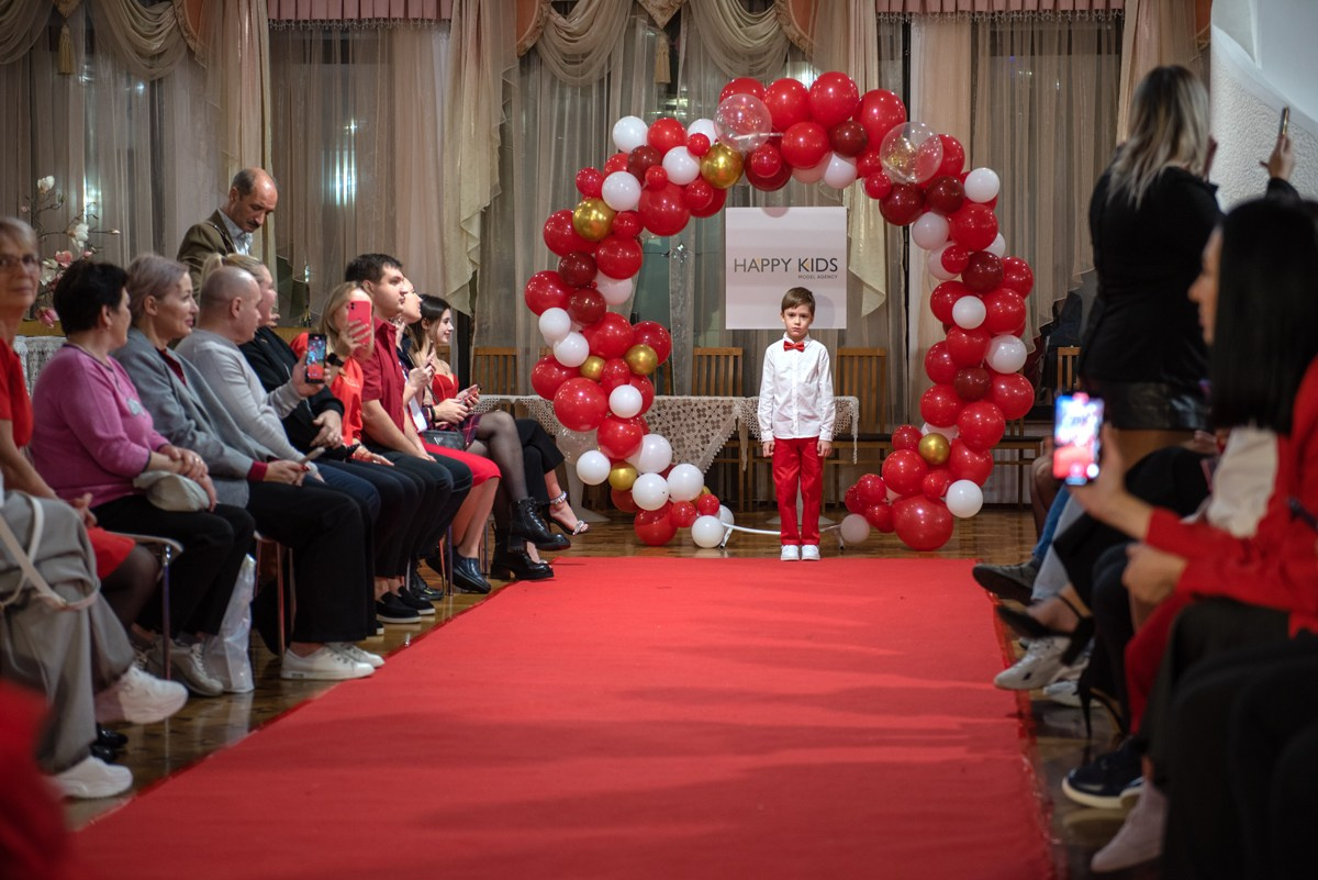 Выпускной в детской школе моделей HAPPYkids 2024. Семейный и коммерческий фотограф в Сочи Александр Бодунов
