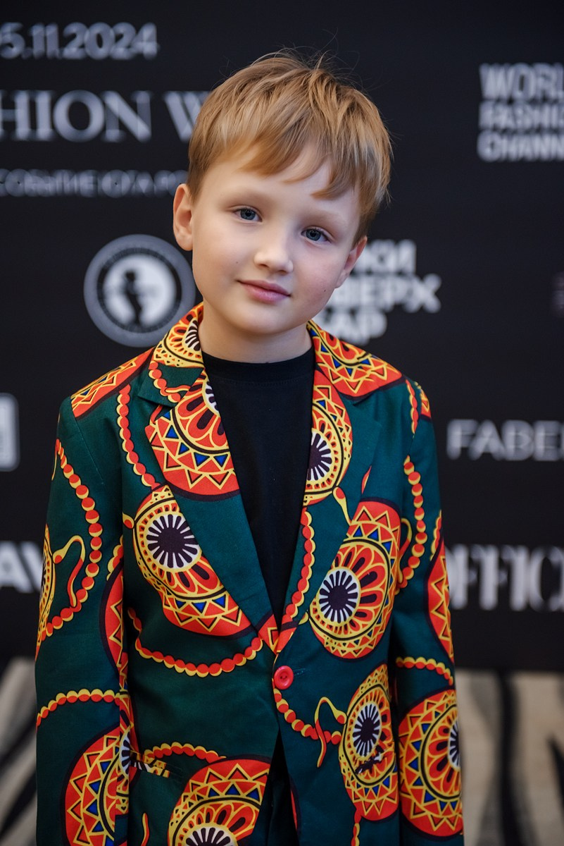 SochiFashionWeek2024 дизайнер Юлия Крылова. Семейный и коммерческий фотограф в Сочи Александр Бодунов