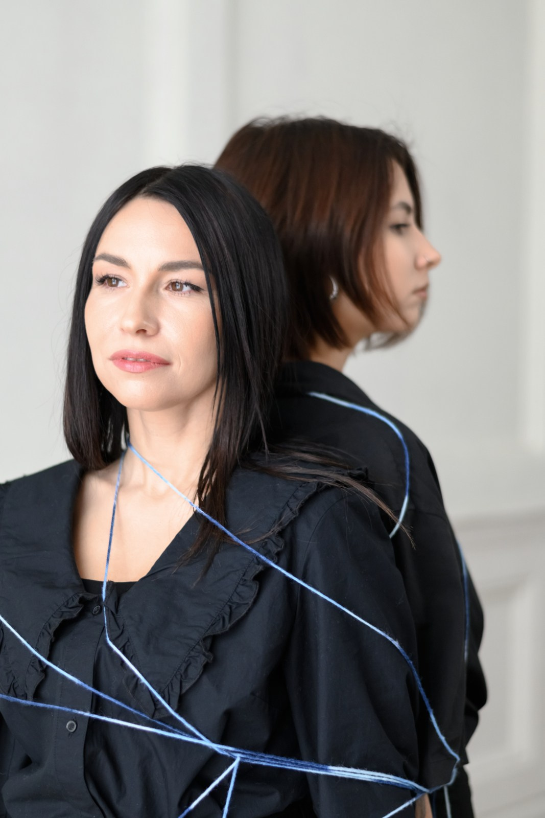 Фотосессия сестер в студии концептуальная история. Портретный фотограф Тюмень Дарья Мустафина