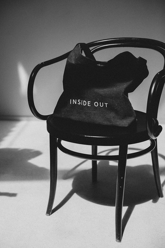 Сумка на стуле спортивная