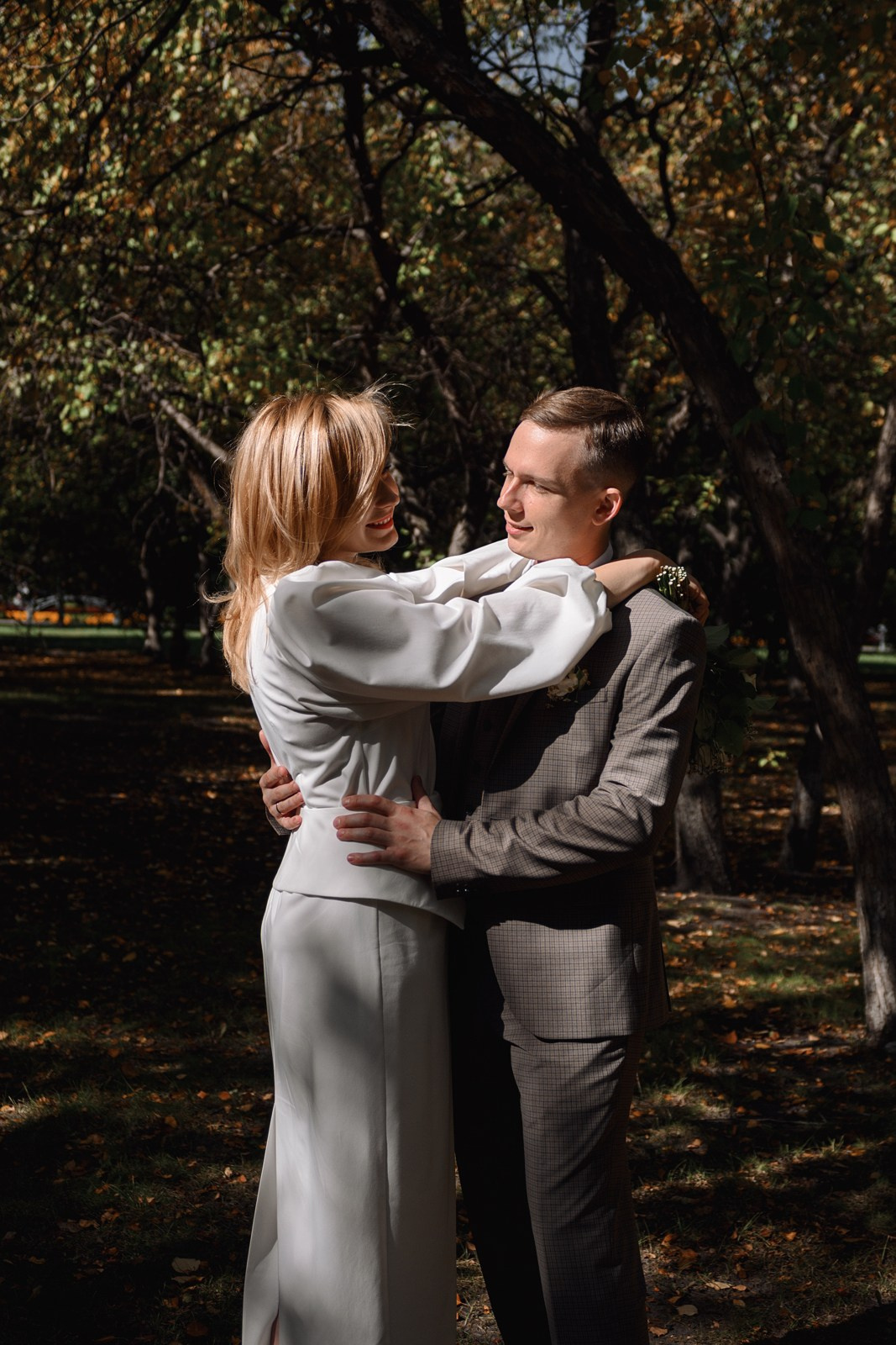 Свадебная фотосессия в стиле минимализм в Тюмени — Максим и Таня — Фотограф Дарья Мустафина. Фотограф Дарья Мустафина, Тюмень