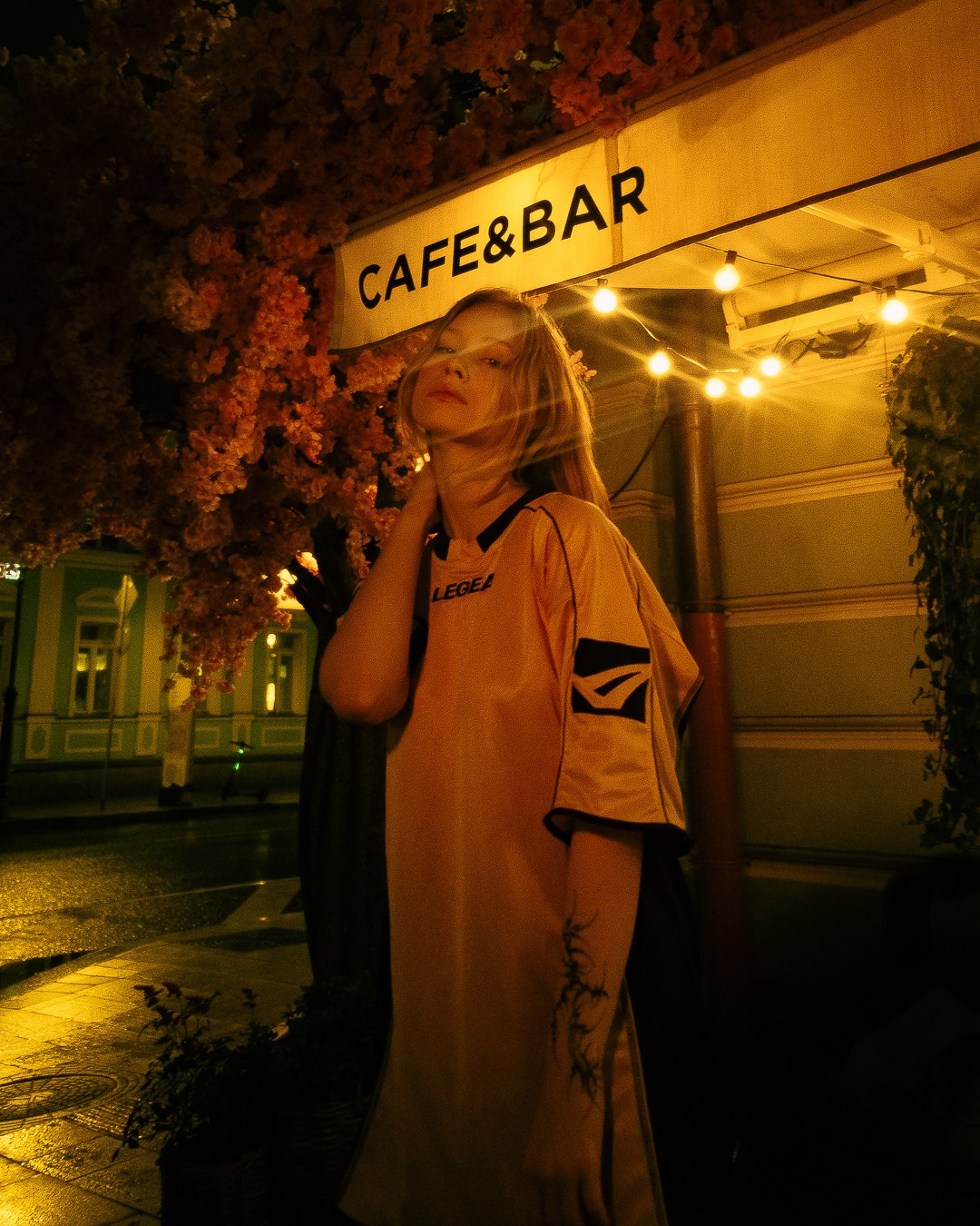 Individuale. Fotografo a Mosca con un’atmosfera notturna di foto