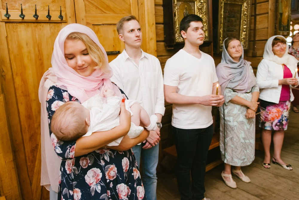 Крещение Церковь Иконы Божией Матери Казанской. Вырица. Фотограф на крещение в Санкт Петербурге