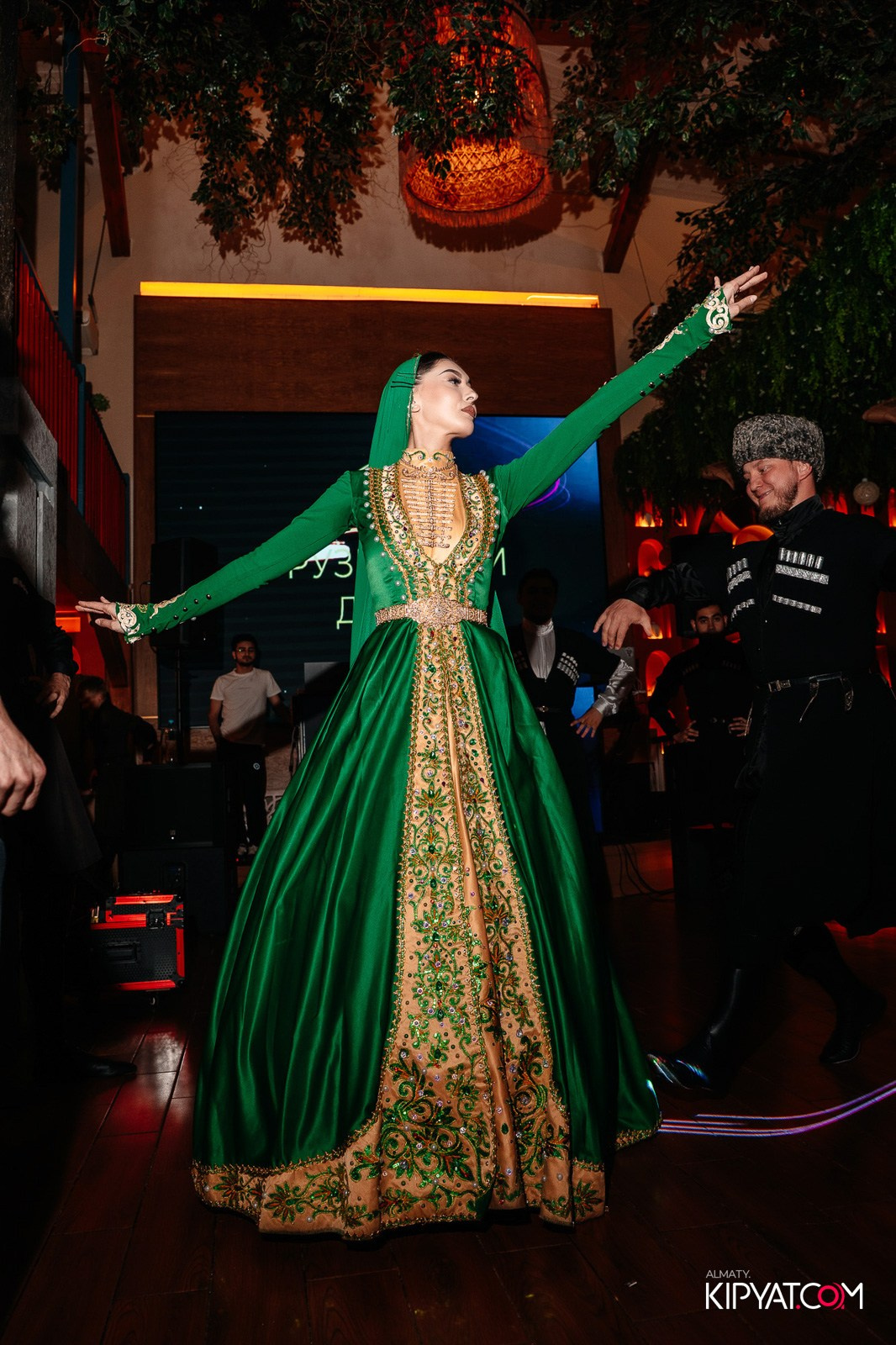 ГРУЗИНСКИЙ ДВОР НА КАБАНБАЙ БАТЫРА. КИПЯТКОМ АЛМАТЫ!