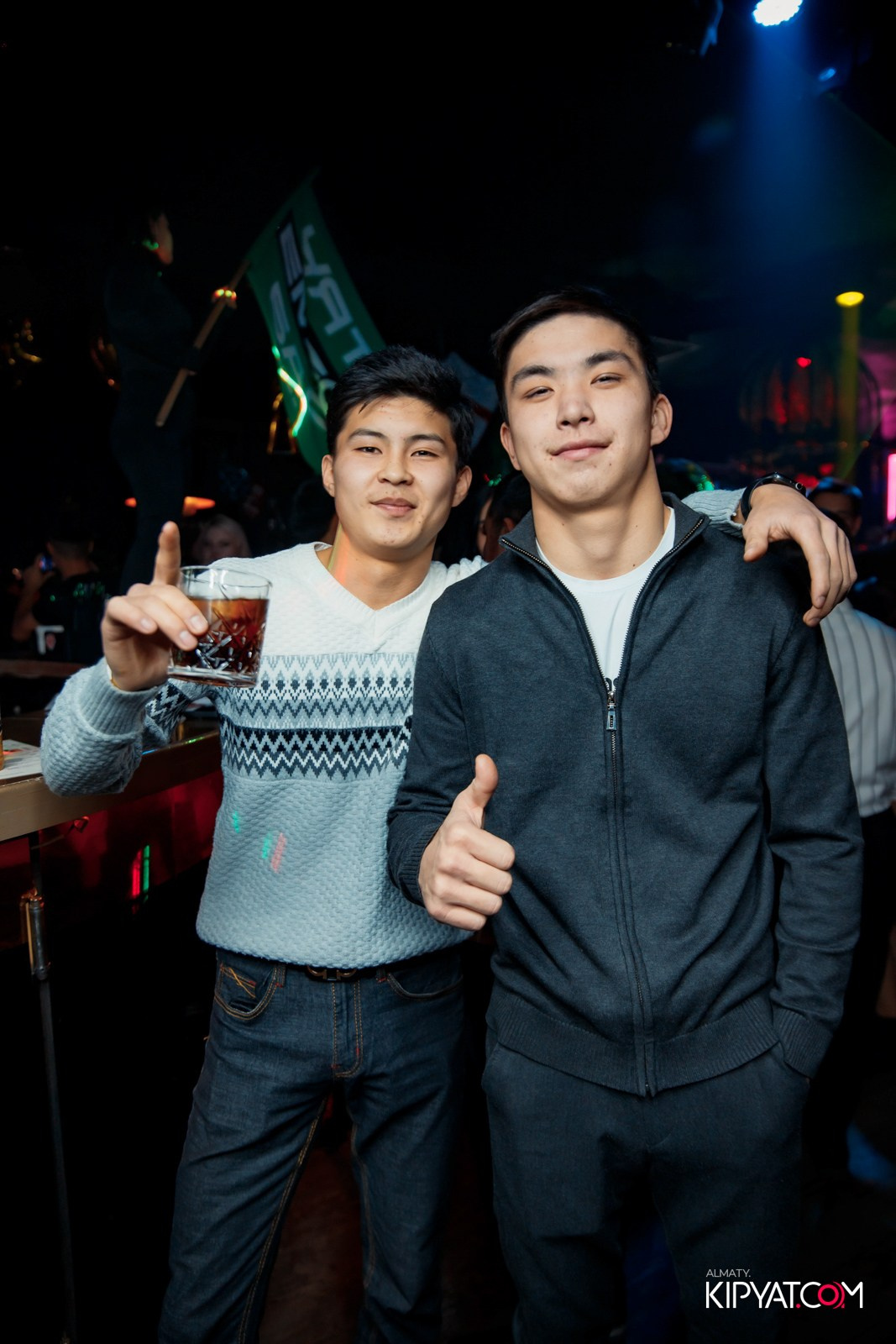 UYAT EMES BAR. КИПЯТКОМ АЛМАТЫ!