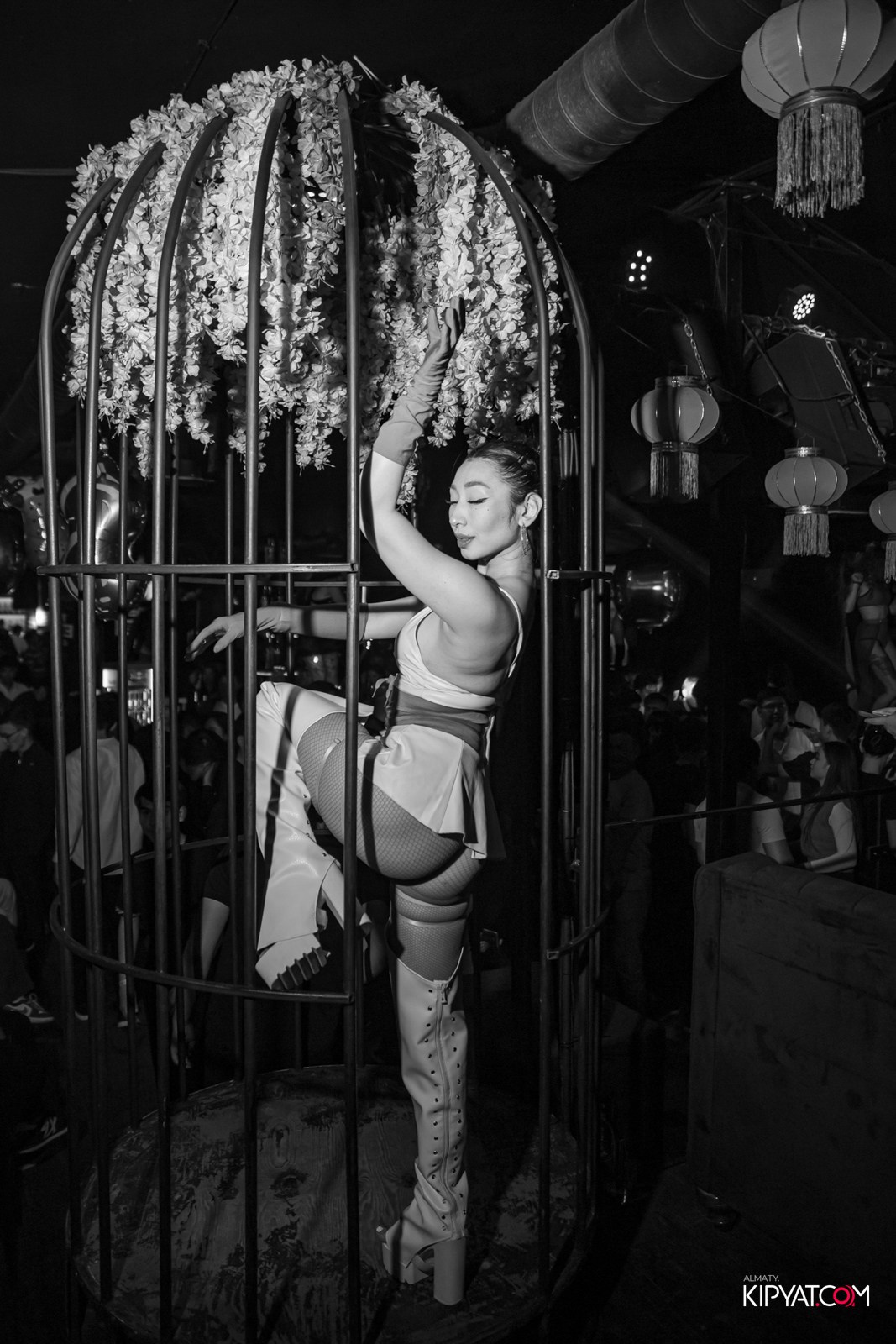 UYAT EMES BAR. КИПЯТКОМ АЛМАТЫ!