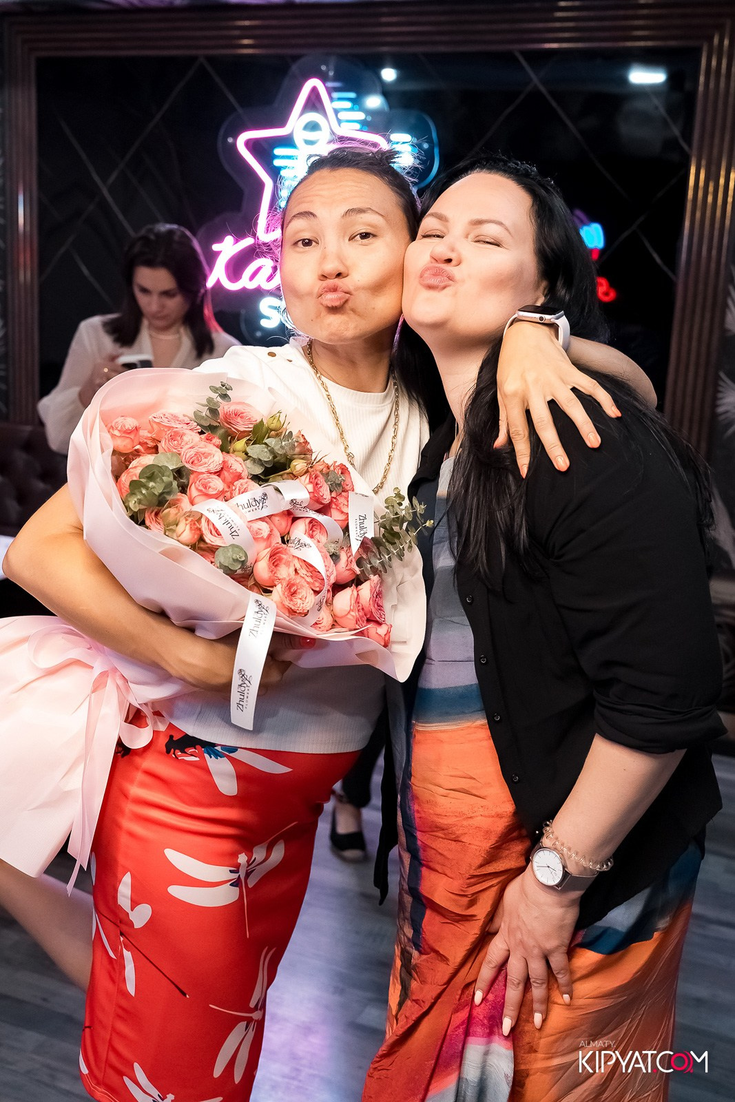 КАРАОКЕ РОЯЛЬ COSMO. КИПЯТКОМ АЛМАТЫ!