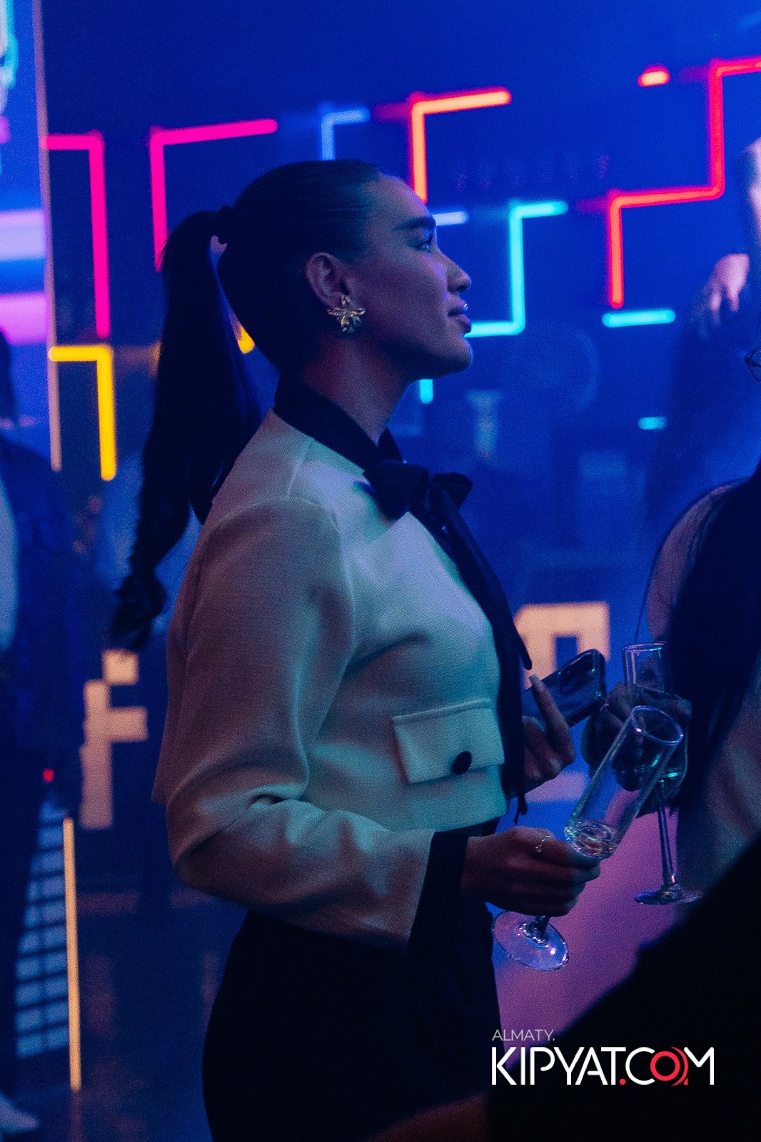 SANTA BARBARA — ВЫСТУПЛЕНИЕ LIZWI. КИПЯТКОМ АЛМАТЫ!