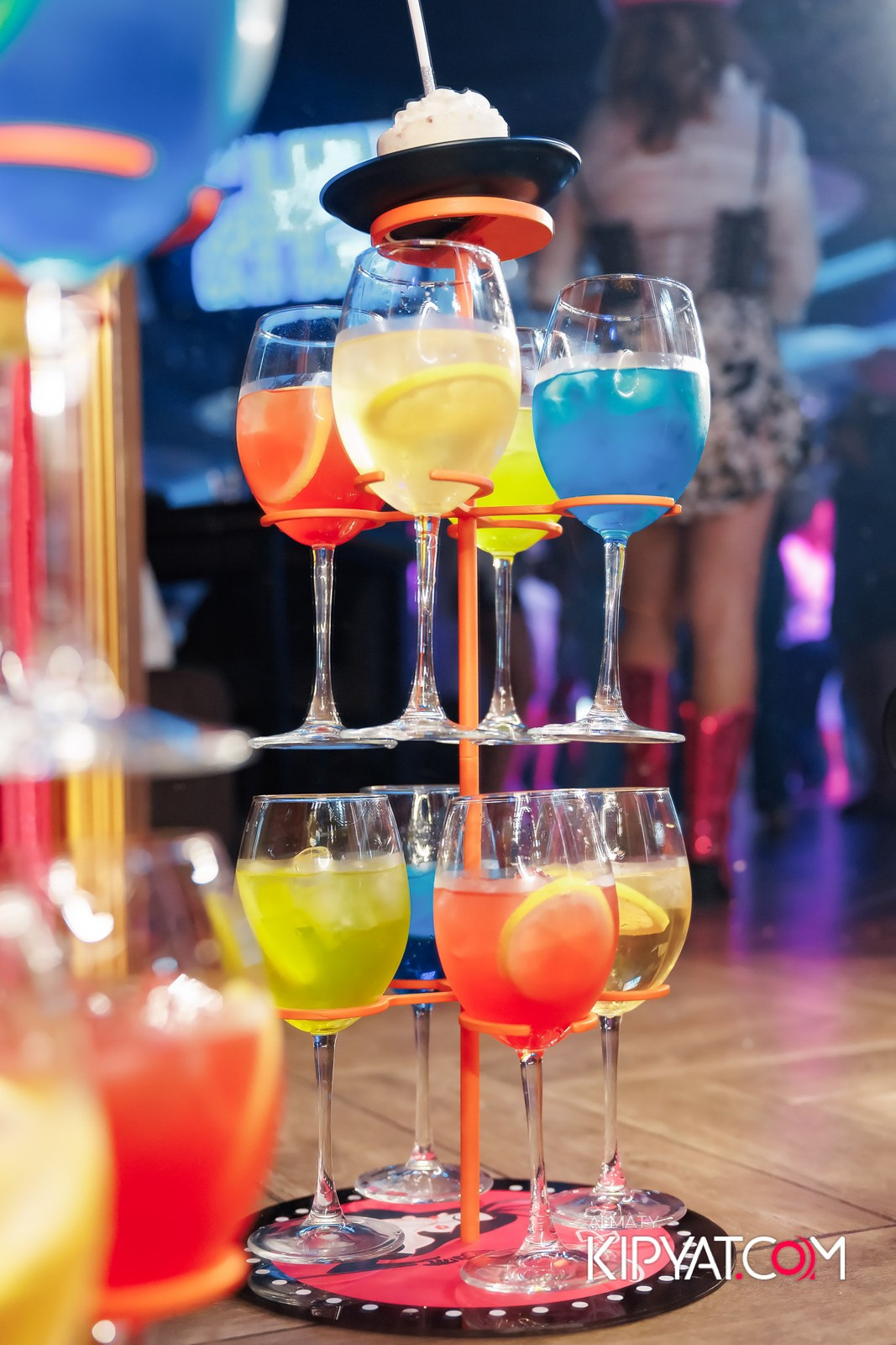 ЗАЯ, НА БИС. КИПЯТКОМ АЛМАТЫ!