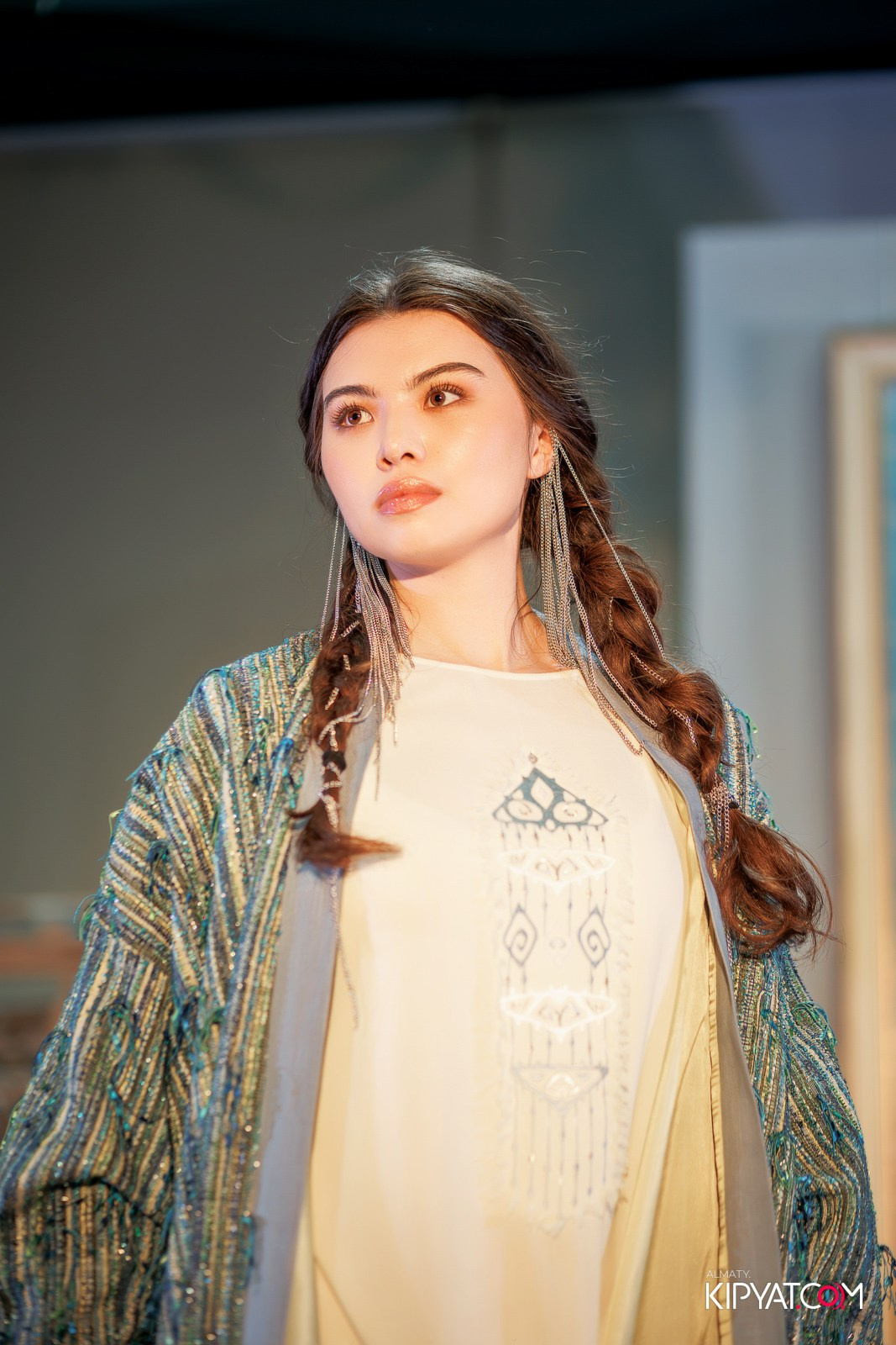 FASHION ПОКАЗ, КАЗАХСКОЙ НАЦИОНАЛЬНОЙ ОДЕЖДЫ. КИПЯТКОМ АЛМАТЫ!