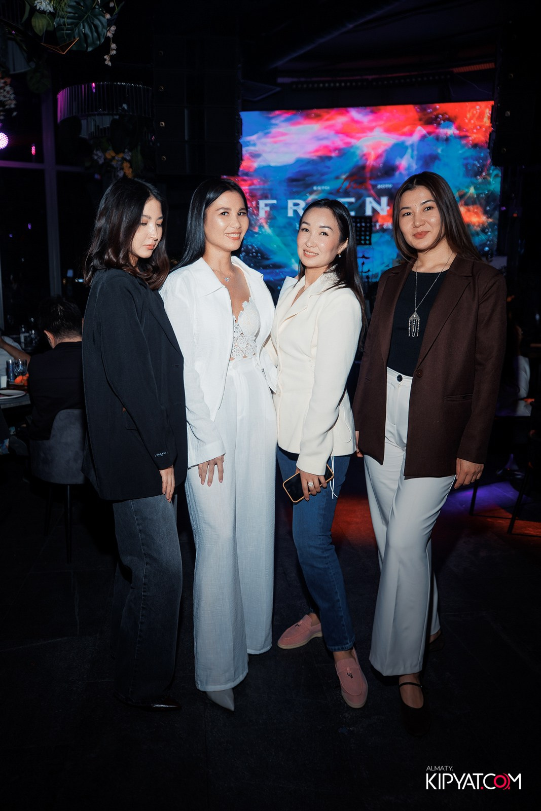 FRIENDS BAR & TERRACE. КИПЯТКОМ АЛМАТЫ!