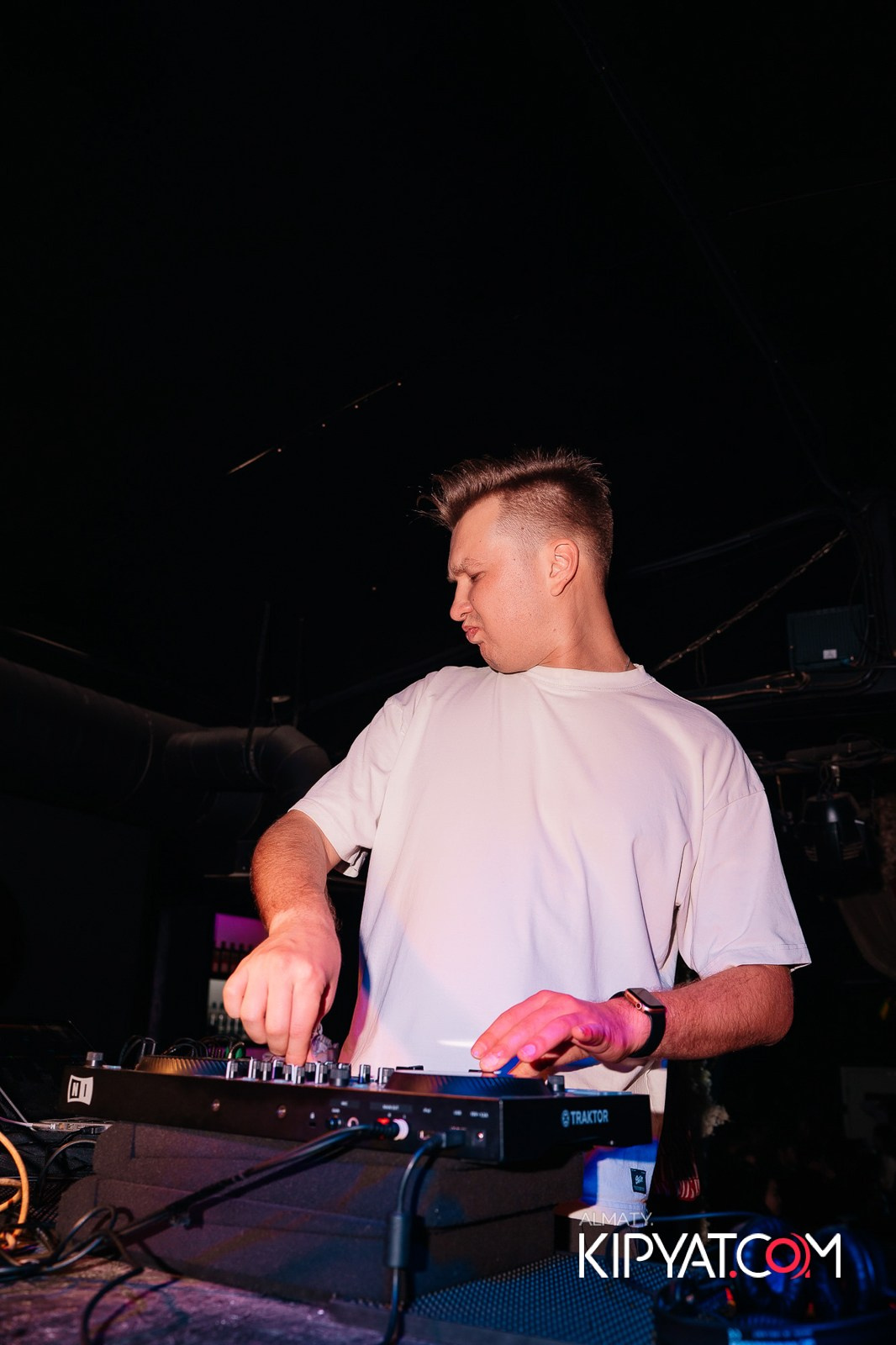 UYAT EMES BAR. КИПЯТКОМ АЛМАТЫ!