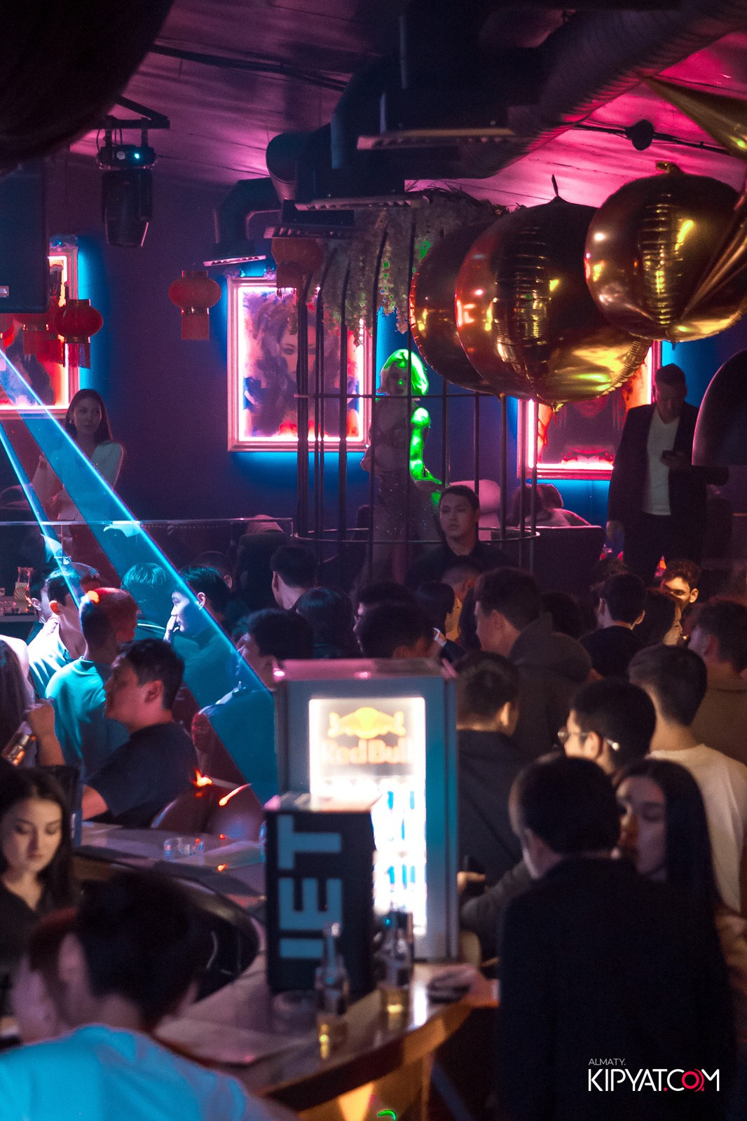 UYAT EMES BAR. КИПЯТКОМ АЛМАТЫ!