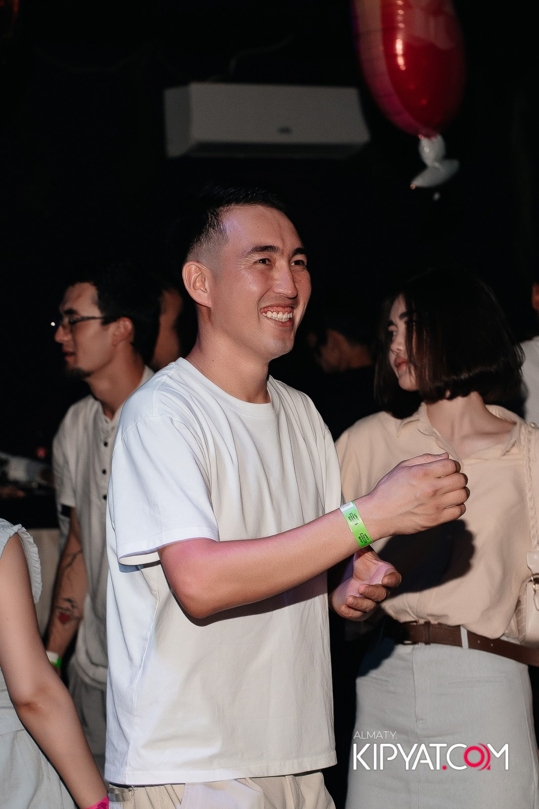 UYAT EMES BAR. КИПЯТКОМ АЛМАТЫ!