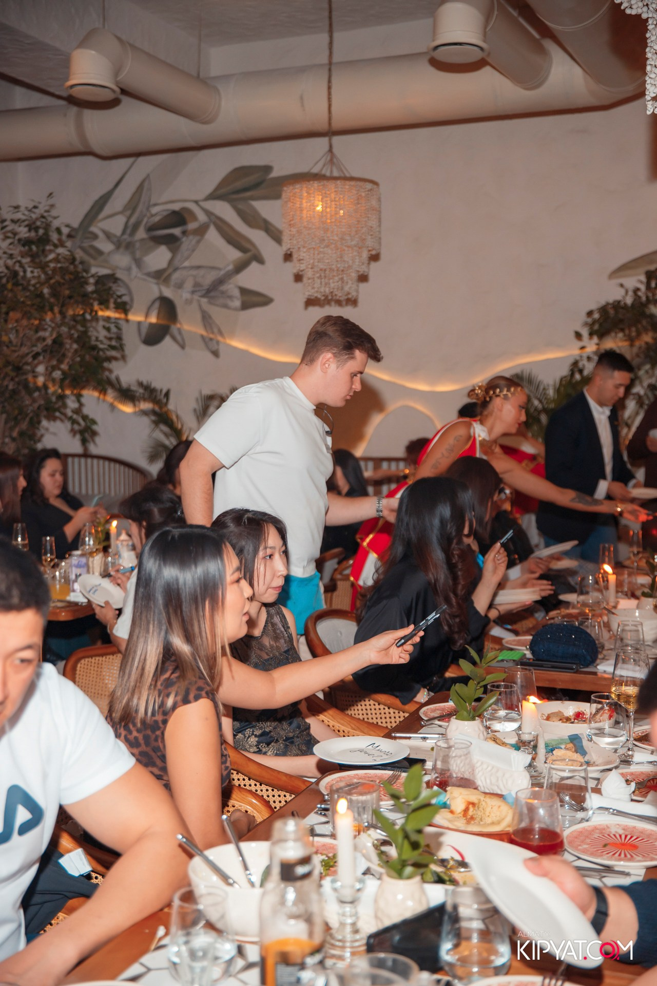 AIZA NEO BISTRO ABILAY KHAN. КИПЯТКОМ АЛМАТЫ! Фотосъемка мероприятий в Алматы