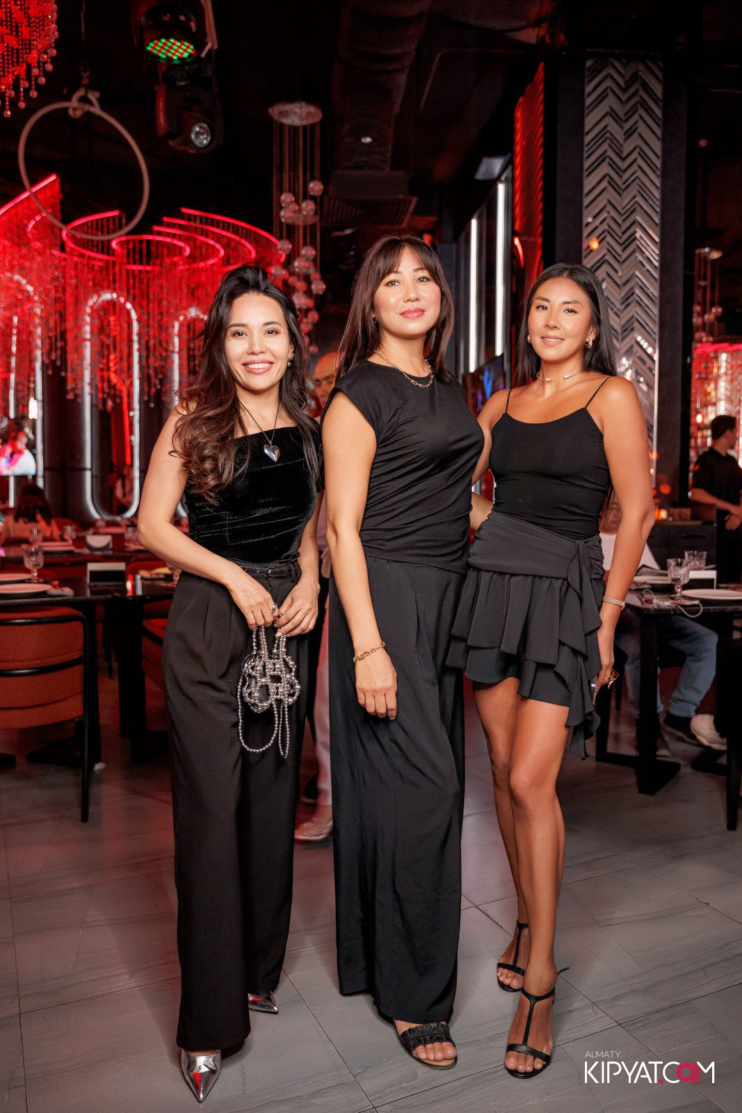 FRIENDS BAR & TERRACE. КИПЯТКОМ АЛМАТЫ!