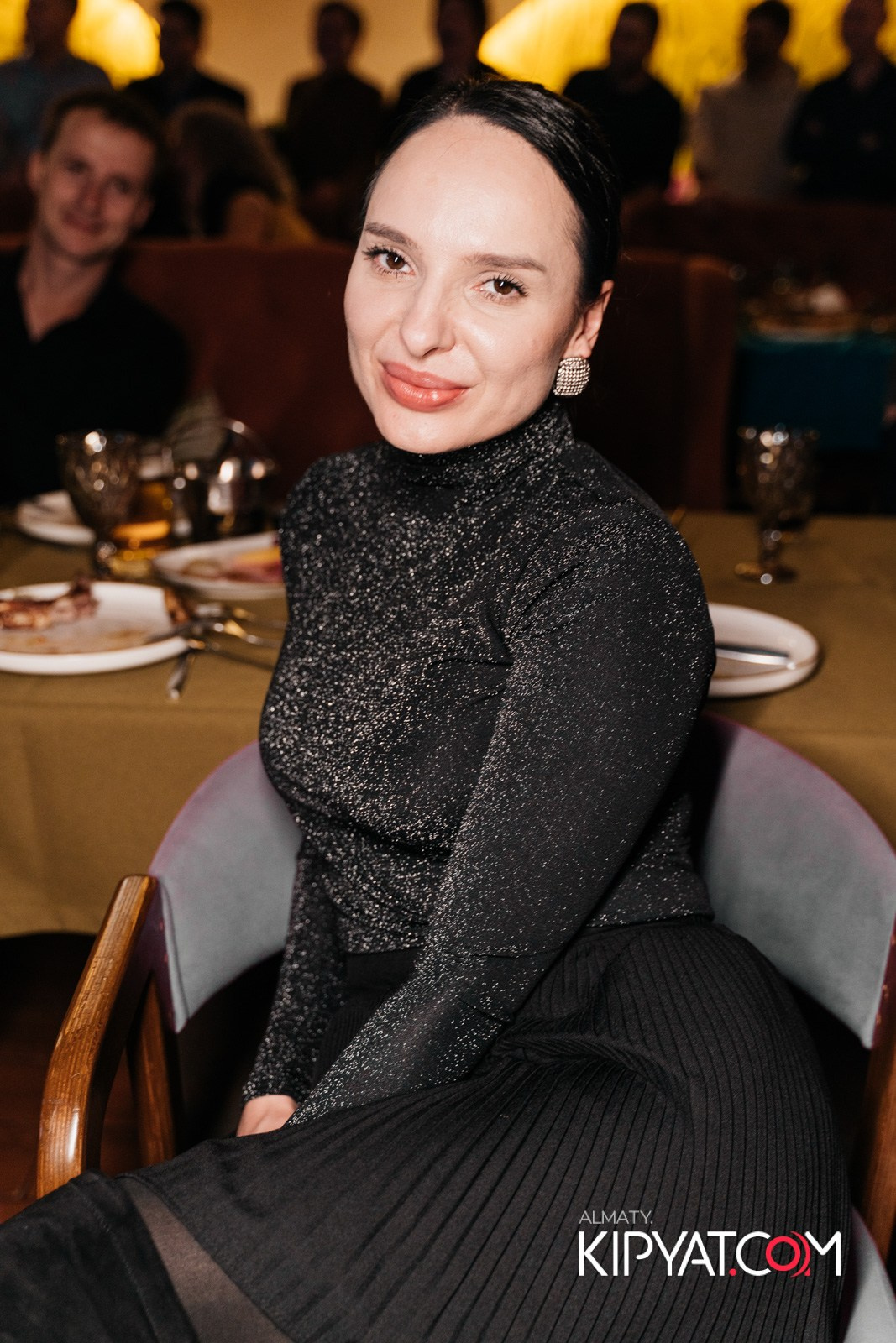 ГРУЗИНСКИЙ ДВОР НА КАБАНБАЙ БАТЫРА. КИПЯТКОМ АЛМАТЫ!