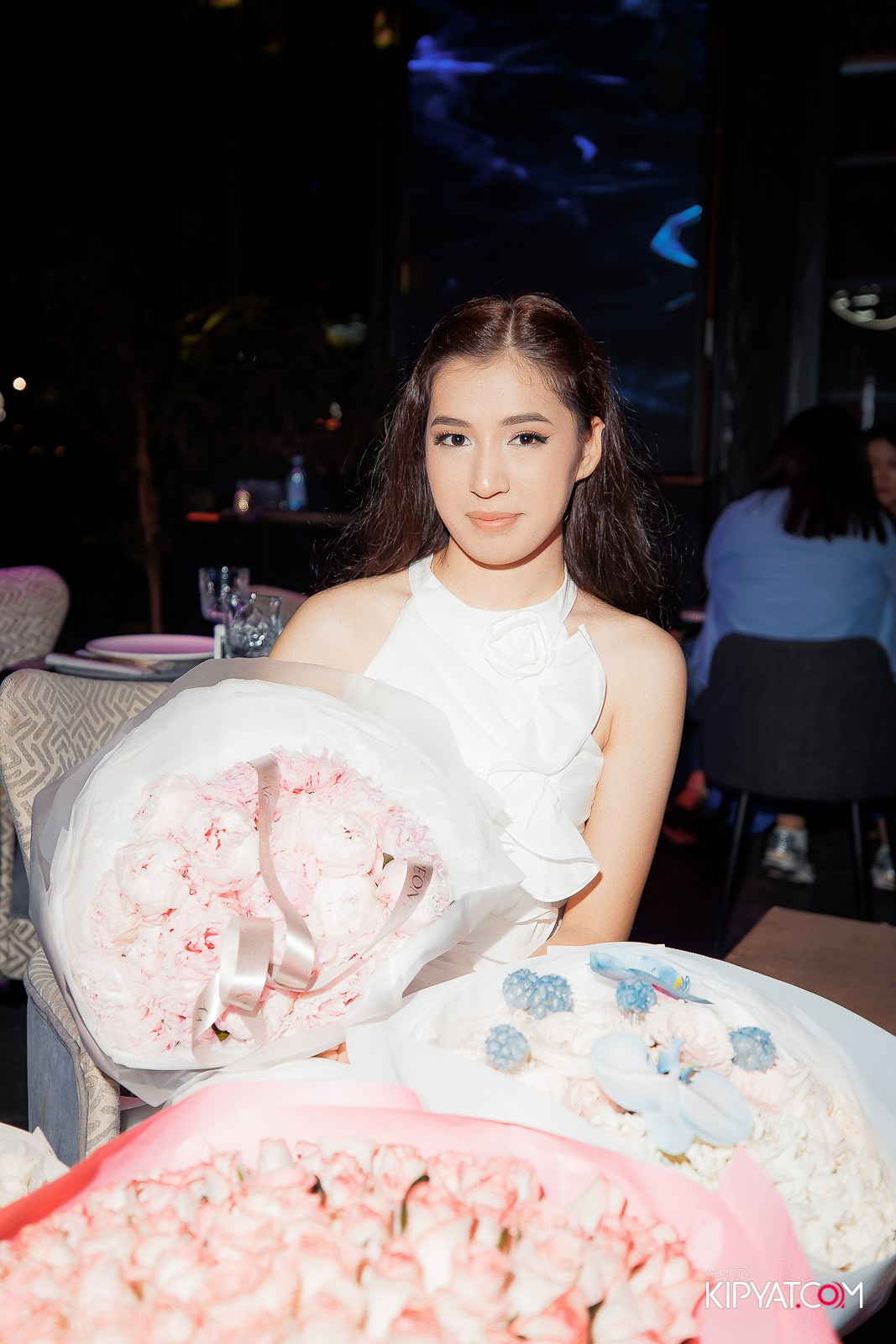 FRIENDS BAR & TERRACE. КИПЯТКОМ АЛМАТЫ!