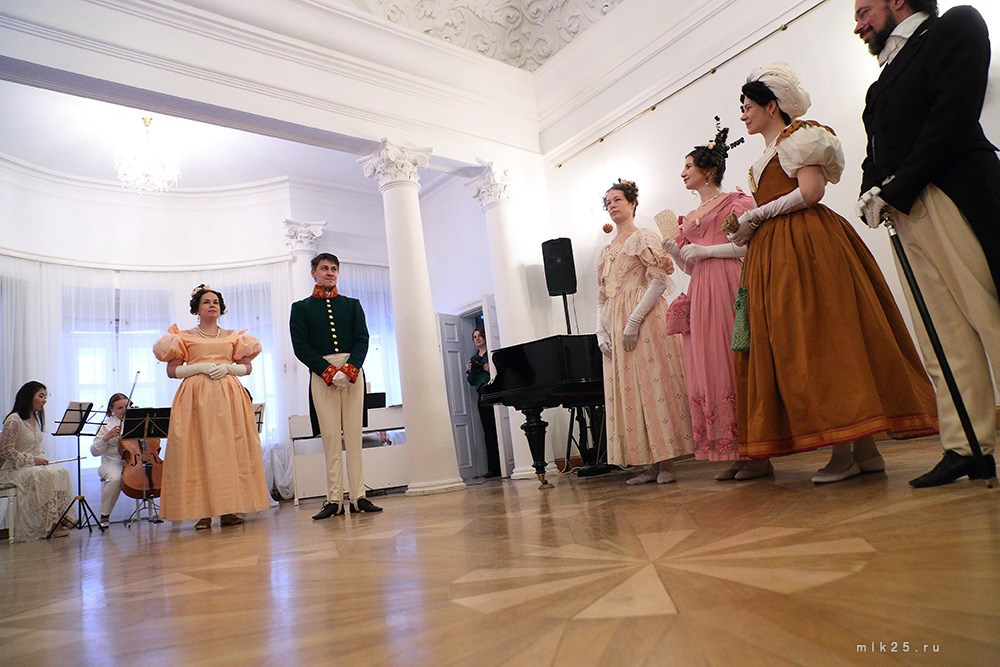 Рождественский бал. Mik25