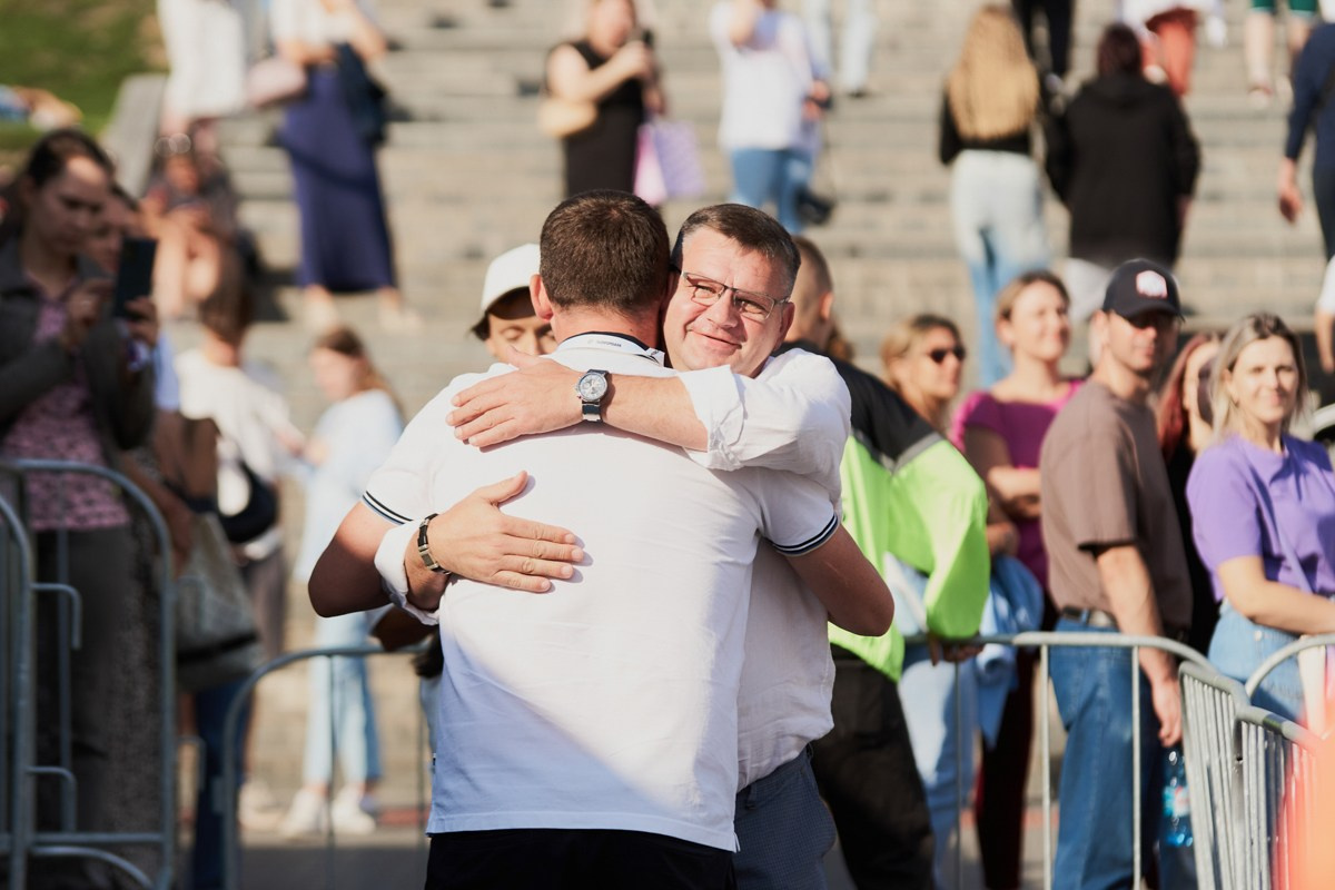 Репортаж для VIP зоны КПД Газстрой: выступление Родиона и Олега Газмановых. Репортажный и женский фотограф в Новосибирске