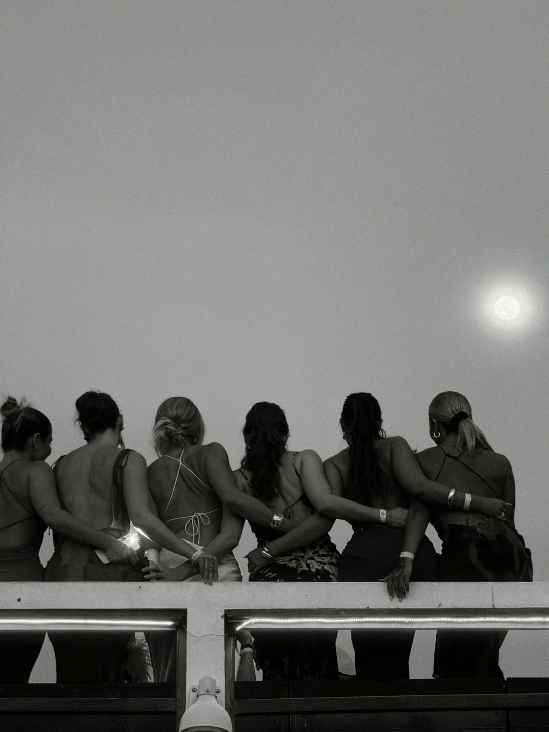 Современная концептуальная фотография о теле, уязвимости и идентичности. Визуальная практика на стиле честности, пост-иронии и искусства.Рекламная фотография, Концептуальная фотография, Современный художник, Психология, Коммерческий фотограф, Репортажный фотограф, Стрит фотография, Арт, Сюрреализм, Мобильная фотография, Снято на айфон, Дима Бурза