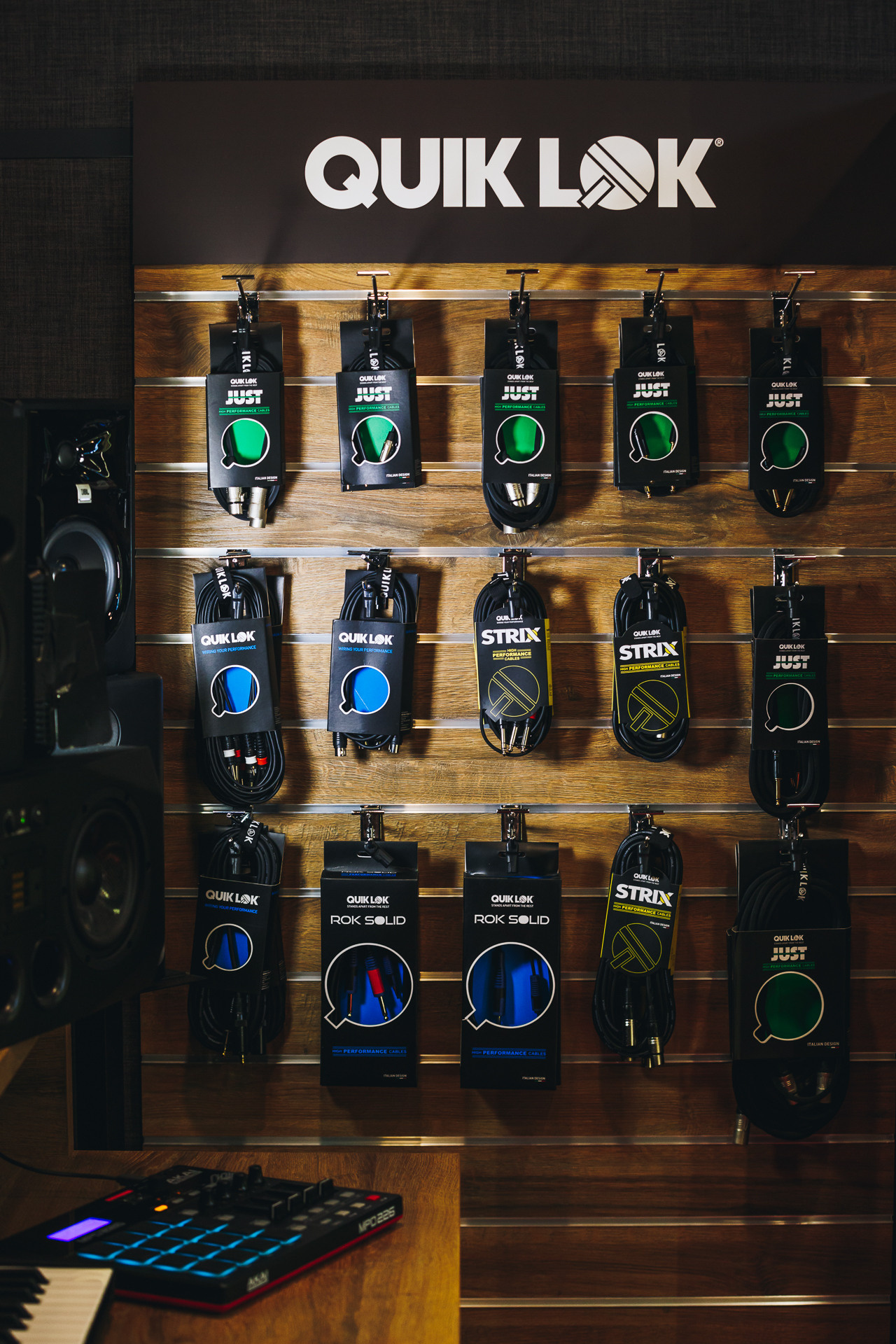 Магазин Музторг на Вятской (Москва). Фотограф Марина Каныгина (Федосеева)