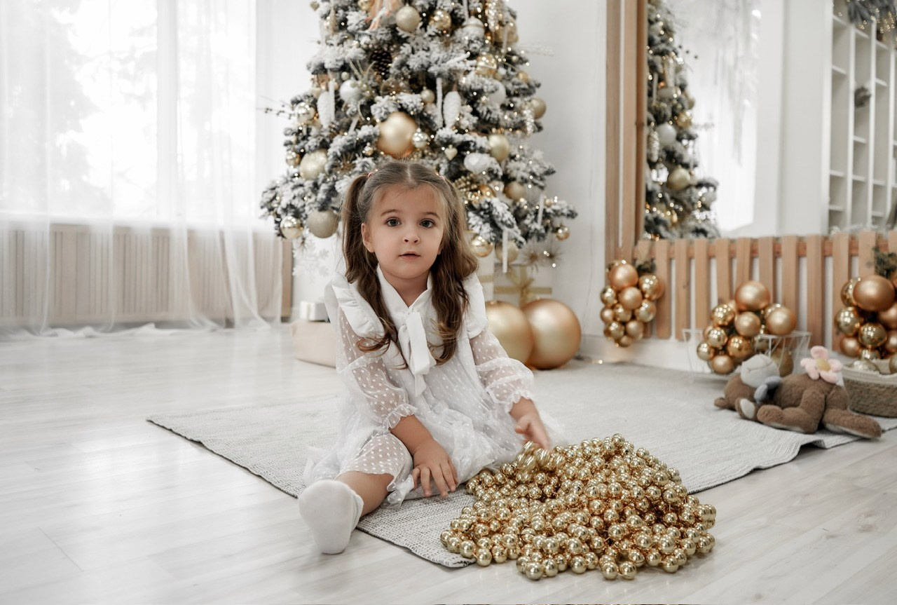 Семейный фотограф в Батайске и Ростове-на-Дону. Новогодняя фотосессия в студии Белый кролик. Свадебный фотограф в Ростове-на-Дону. Таинство Крещения и Венчания, семейные фотосессии. Алёна Чёботова