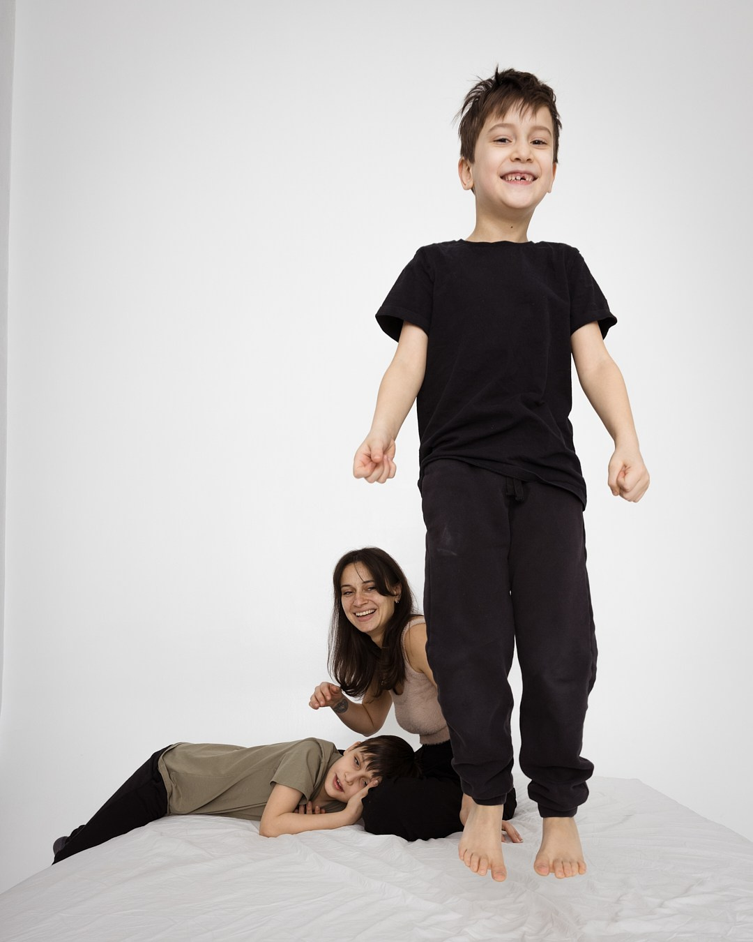 ZARA WITH BOYS 2023. Portrait photographer Masha Murzha