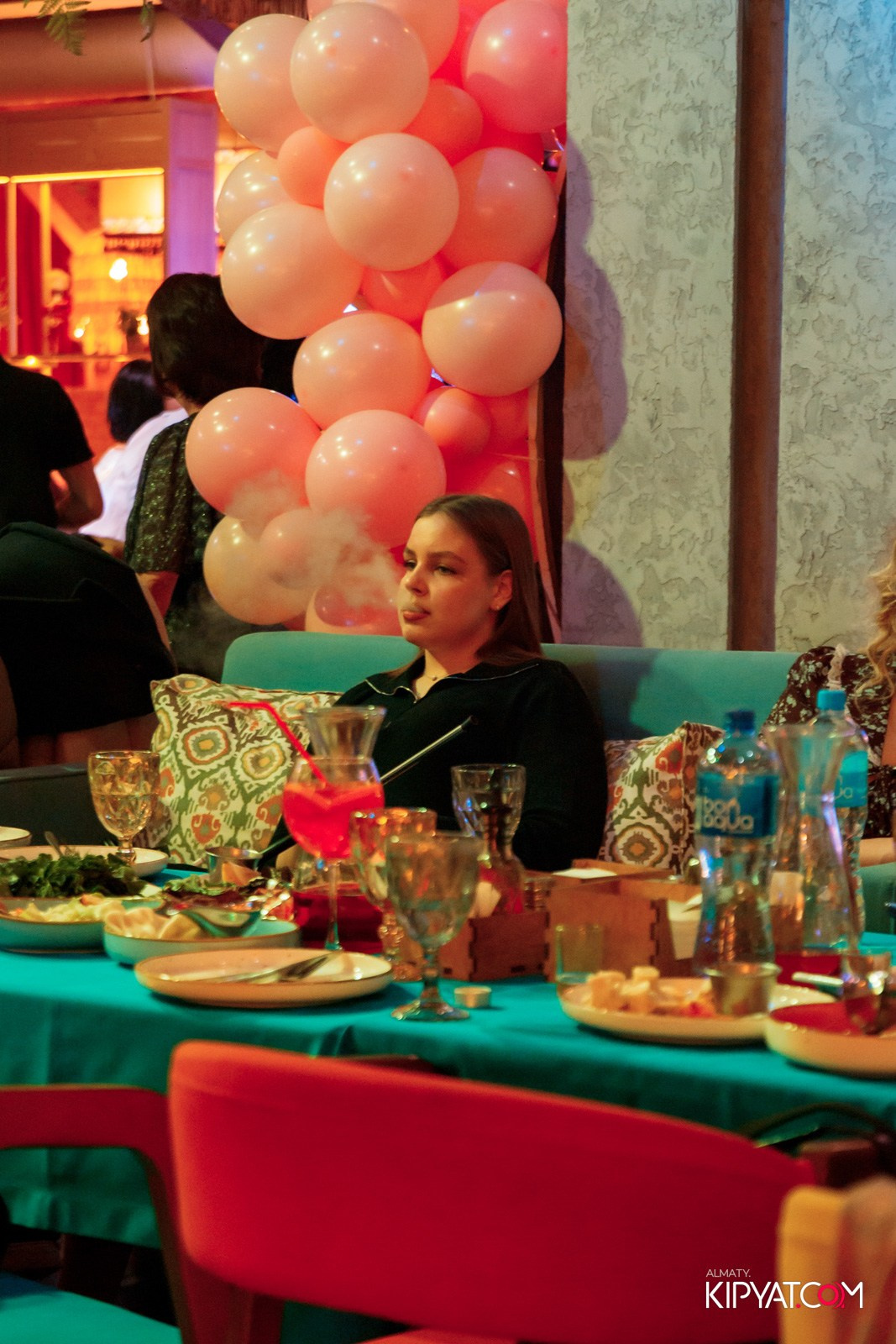 ГРУЗИНСКИЙ ДВОР НА КАБАНБАЙ БАТЫРА. КИПЯТКОМ АЛМАТЫ!