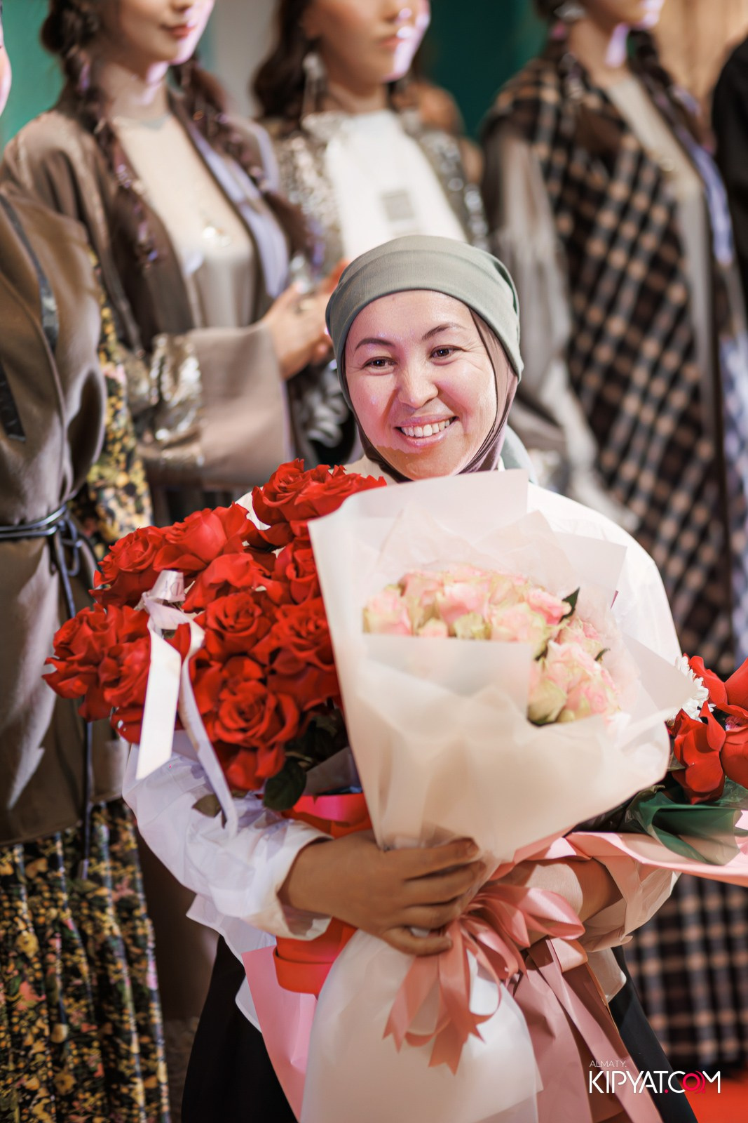 FASHION ПОКАЗ, КАЗАХСКОЙ НАЦИОНАЛЬНОЙ ОДЕЖДЫ. КИПЯТКОМ АЛМАТЫ!