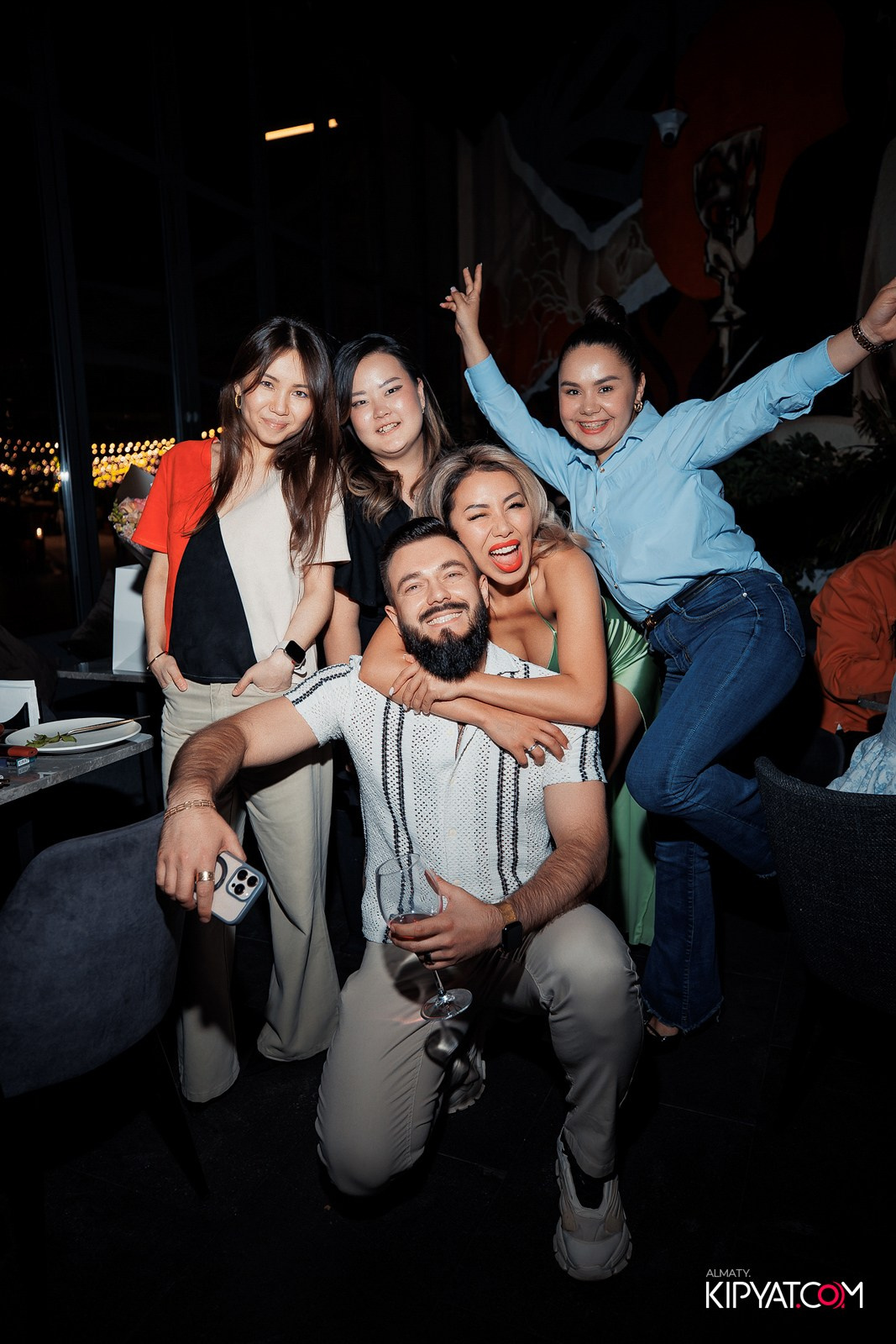 FRIENDS BAR & TERRACE. КИПЯТКОМ АЛМАТЫ!