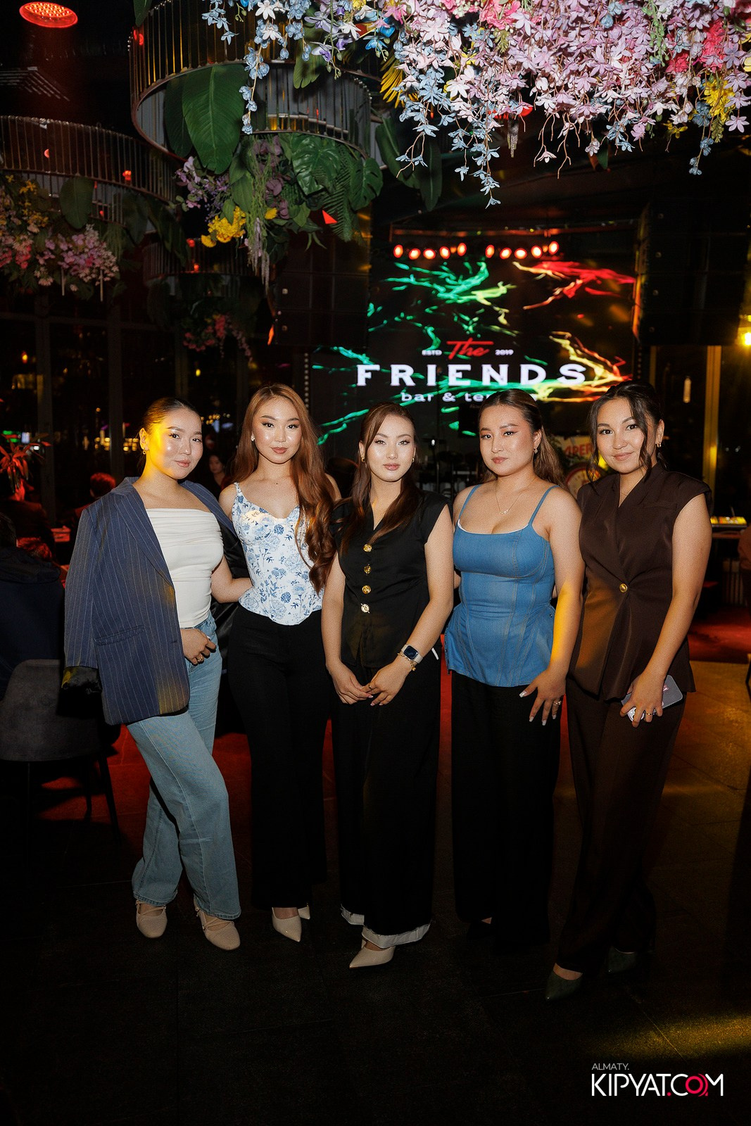 FRIENDS BAR & TERRACE. КИПЯТКОМ АЛМАТЫ! Фотосъемка мероприятий в Алматы