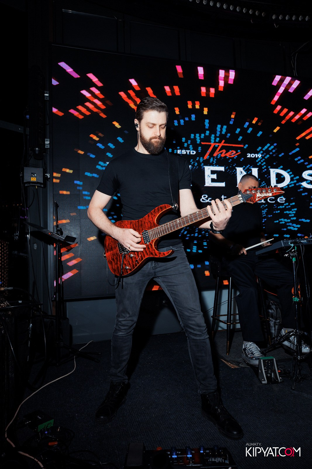 FRIENDS BAR & TERRAACE. КИПЯТКОМ АЛМАТЫ!