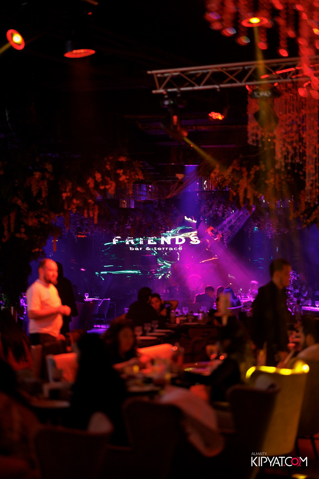 FRIENDS BAR & TERRACE. КИПЯТКОМ АЛМАТЫ! Фотосъемка мероприятий в Алматы