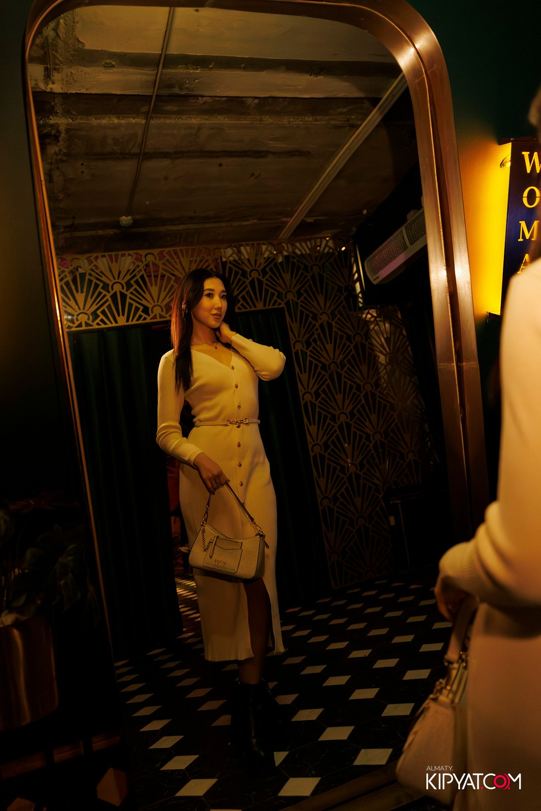 OLOVO BAR НА САТПАЕВА. КИПЯТКОМ АЛМАТЫ! Фотосъемка мероприятий в Алматы