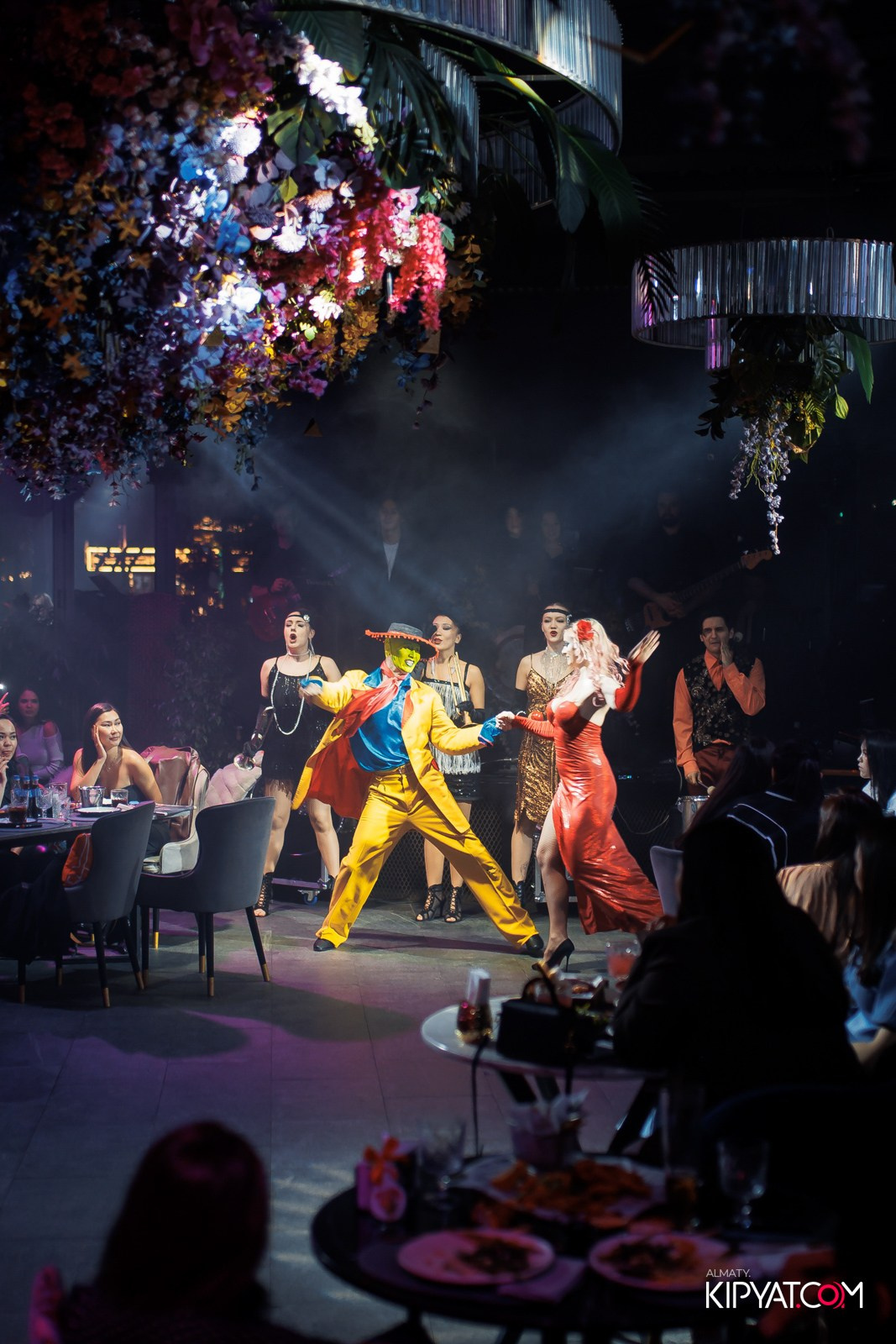 FRIENDS BAR & TERRACE. КИПЯТКОМ АЛМАТЫ!